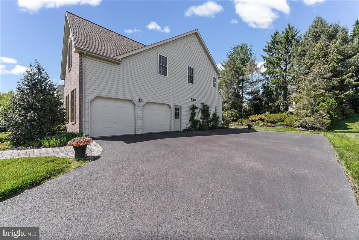 BROOKSTONE - Residential