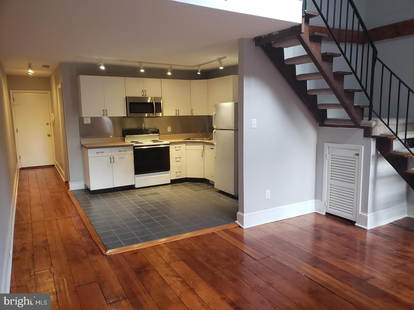 WASHINGTON SQ WEST - Residential Lease