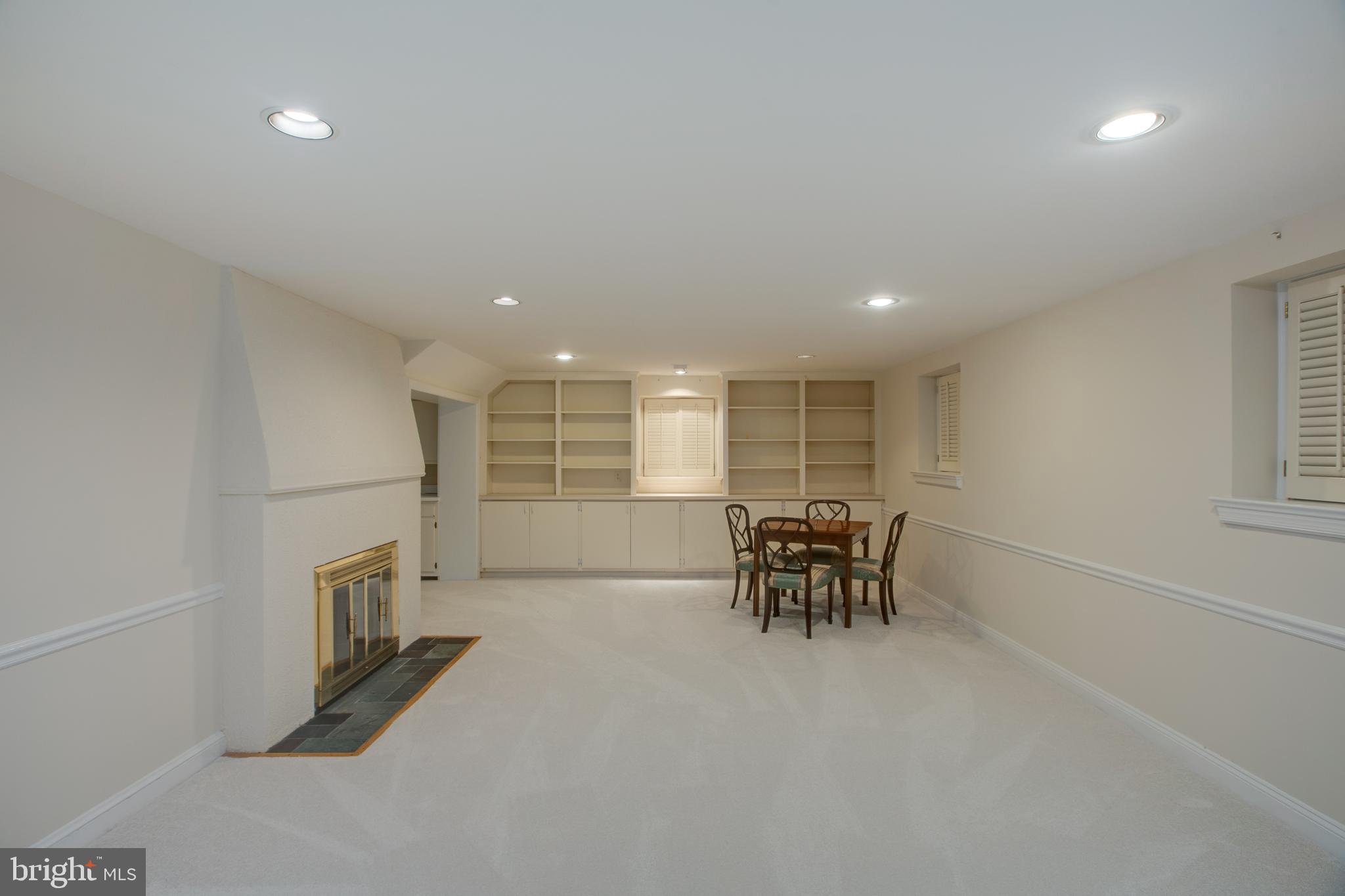 COUNTRY CLUB - Residential