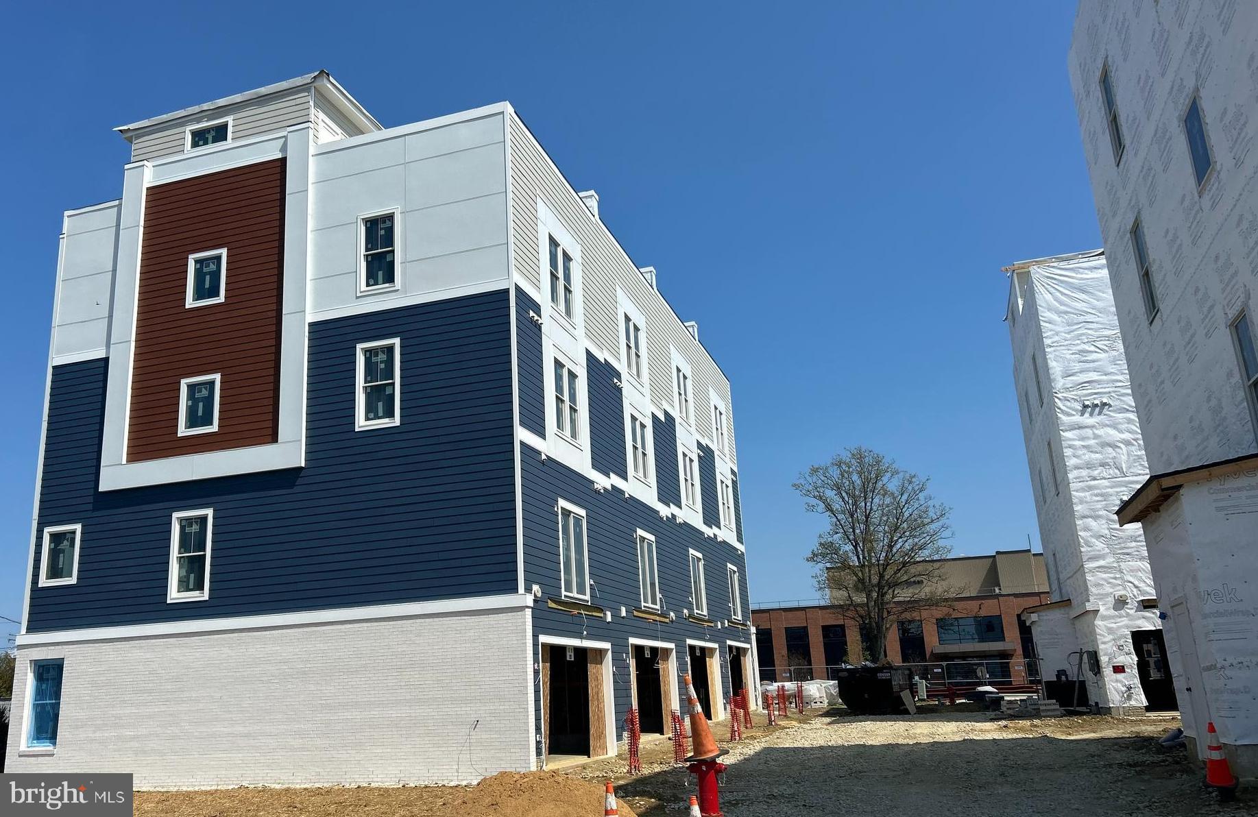 TOWNE ROW - Residential
