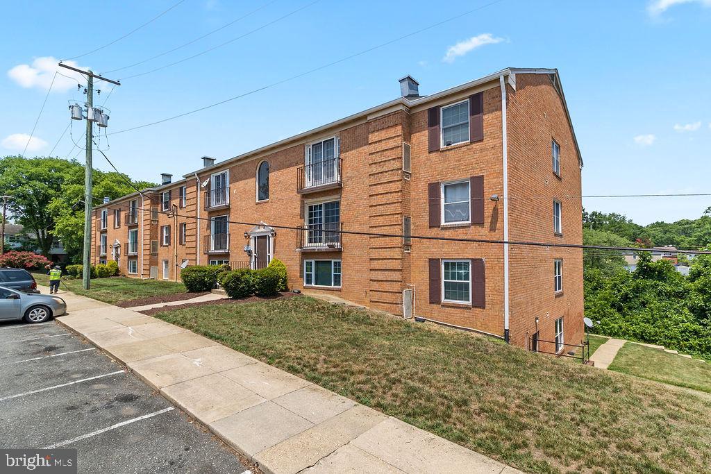 SWANN HILL CONDOMINIUMS - Residential