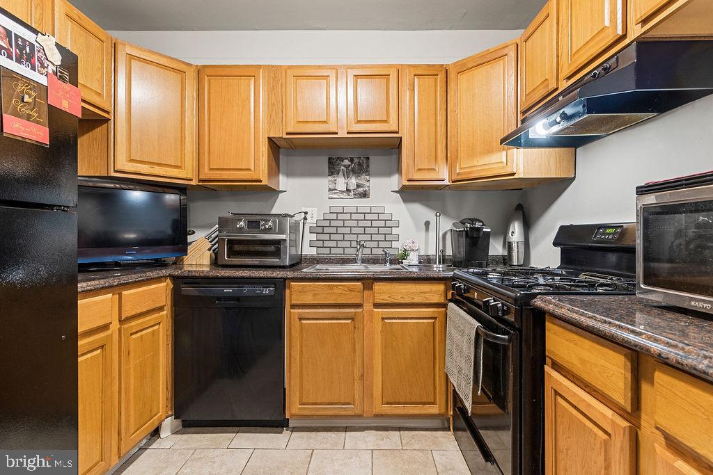 SWANN HILL CONDOMINIUMS - Residential