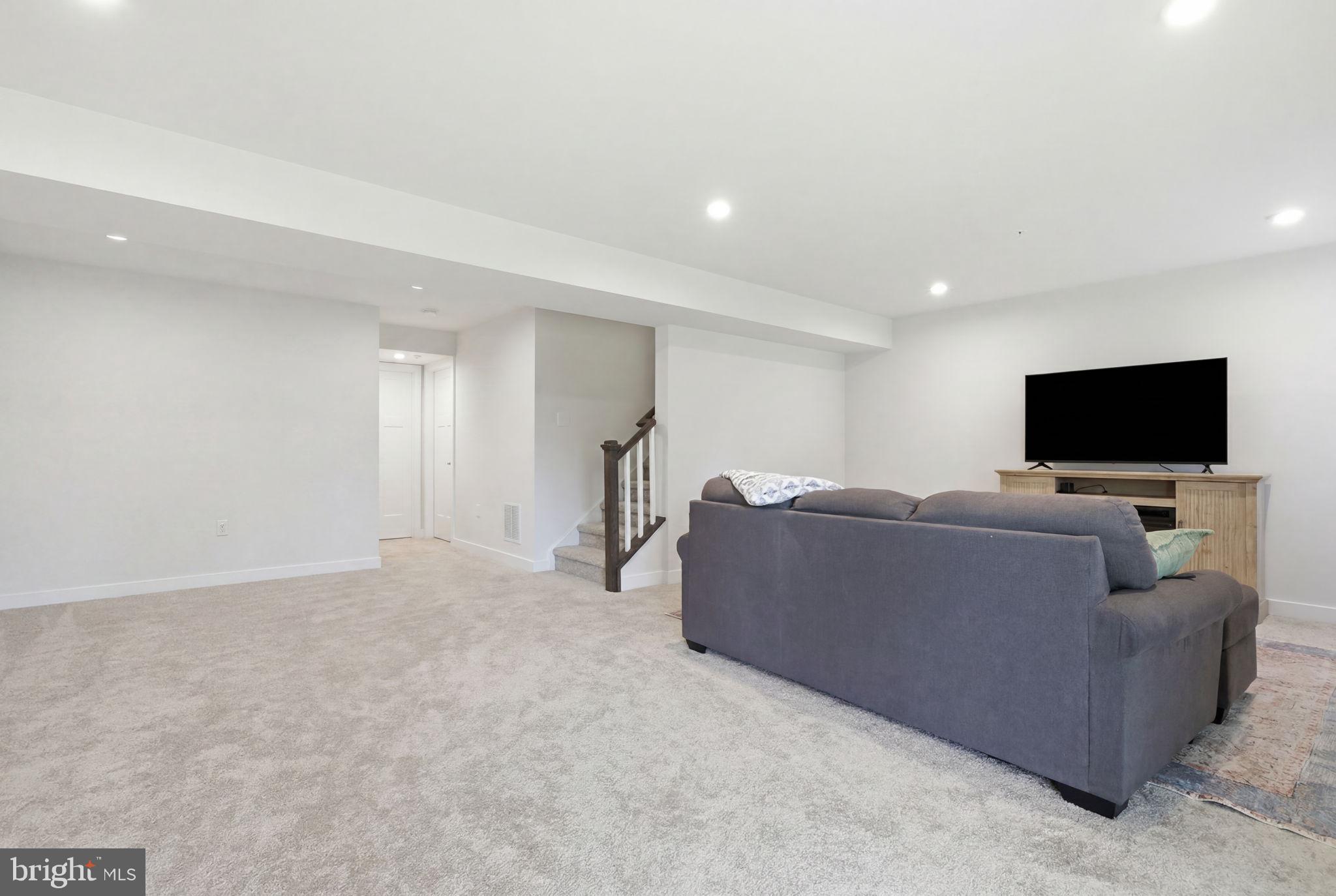 ASHBOURNE MEADOWS - Residential