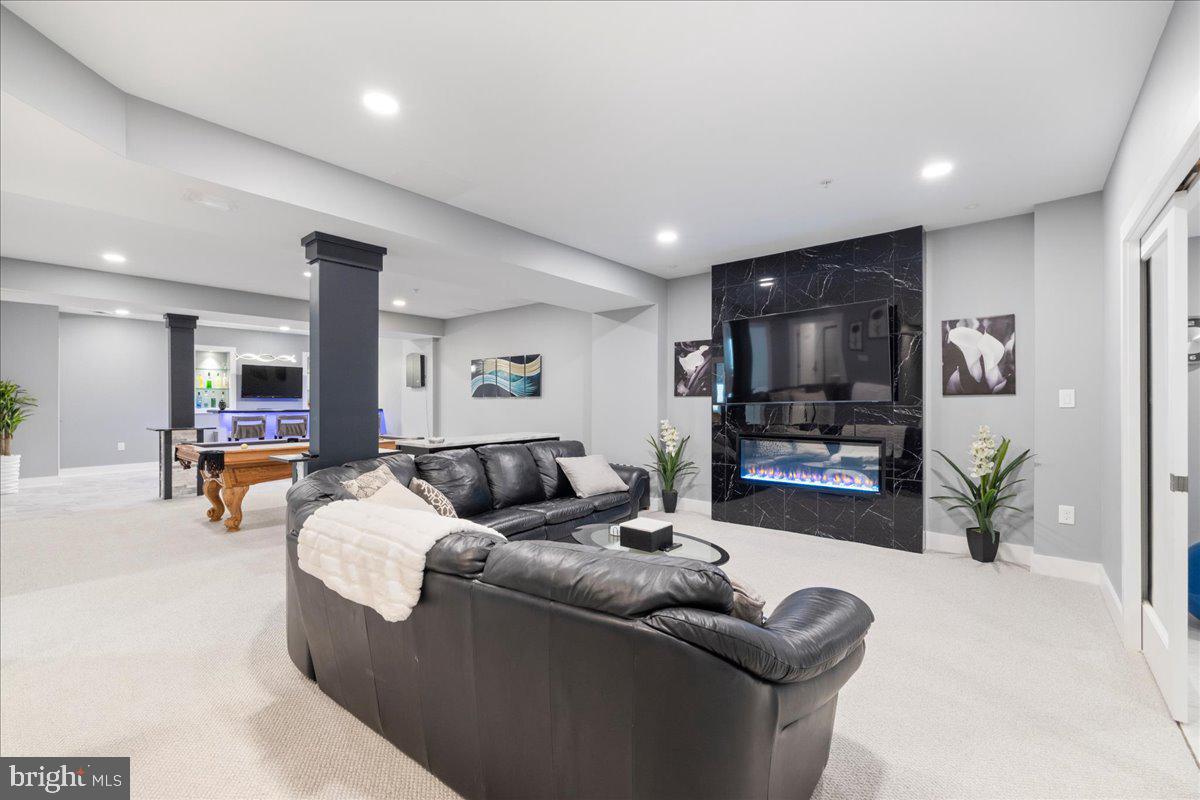 FENTONS CORNER - Residential