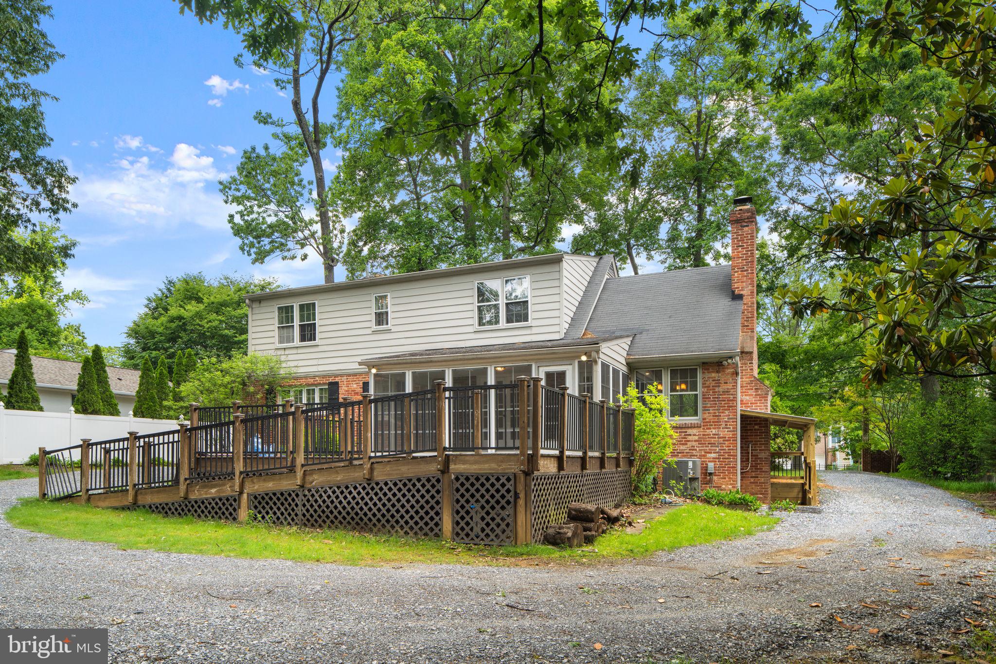 ROCKVILLE OUTSIDE - Land