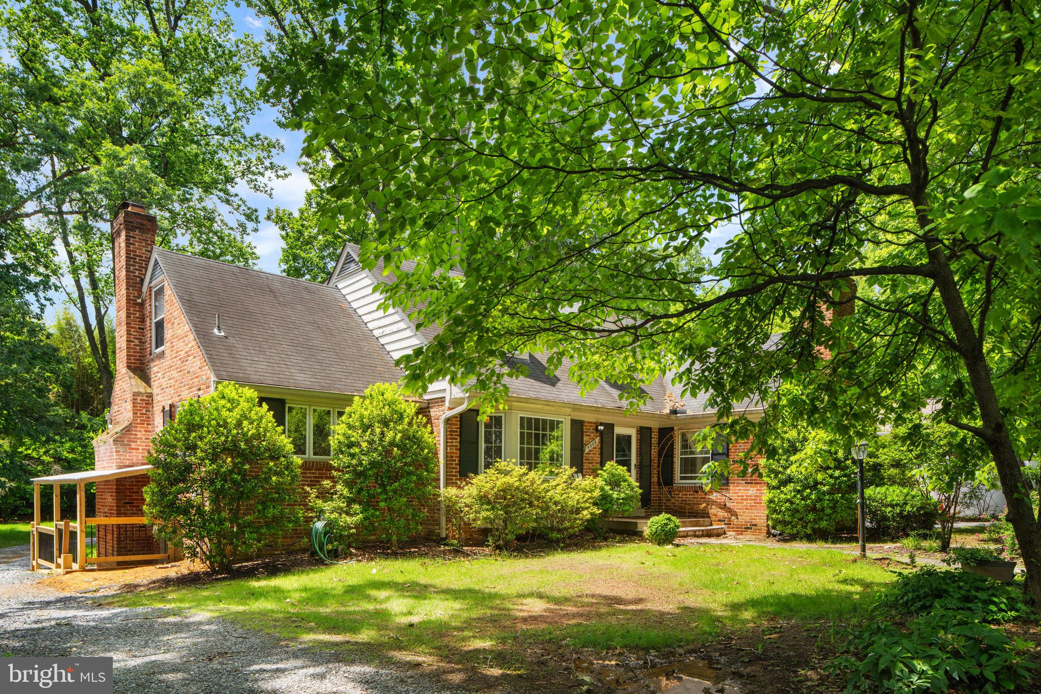 ROCKVILLE OUTSIDE - Land