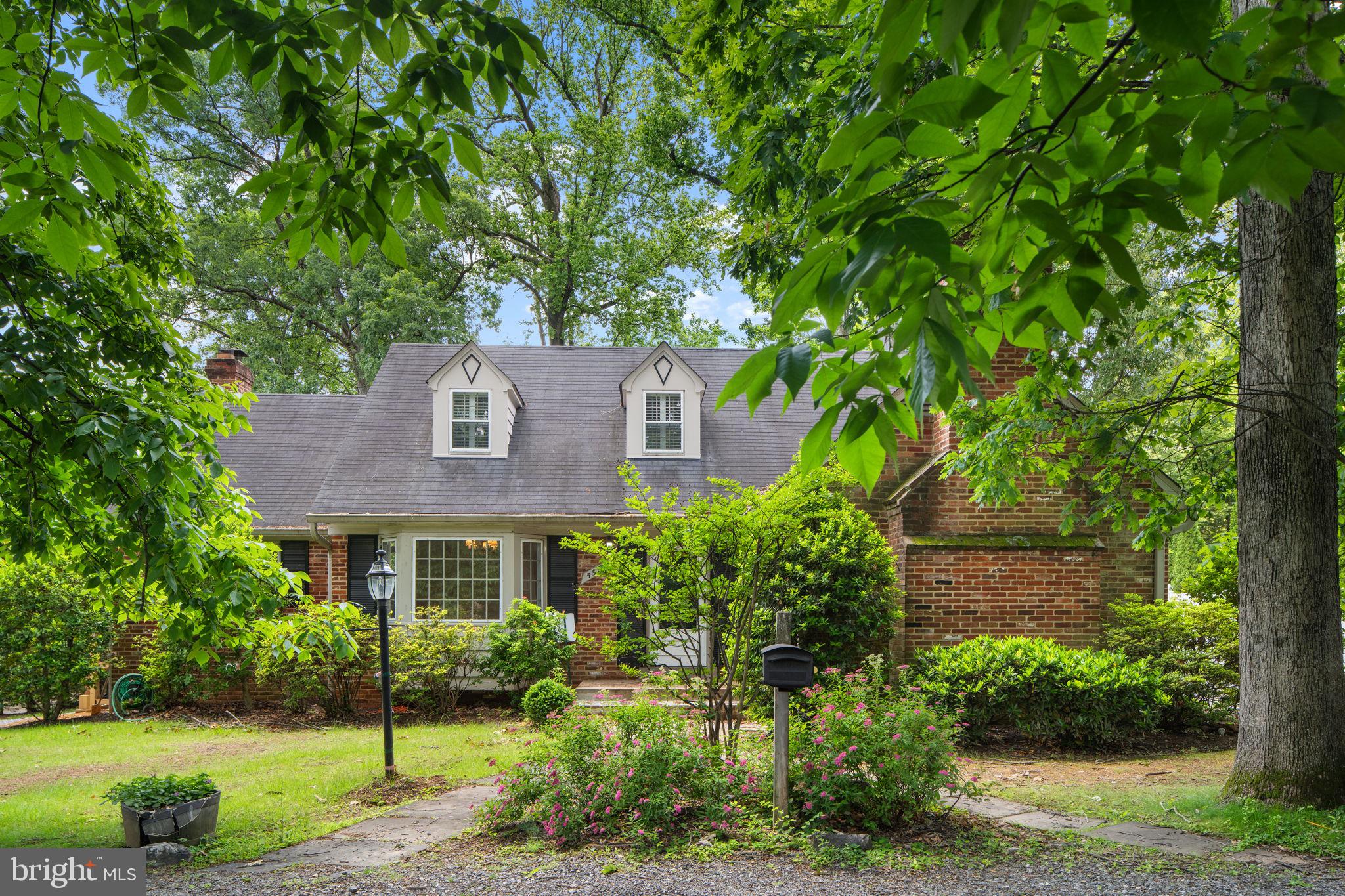 ROCKVILLE OUTSIDE - Land