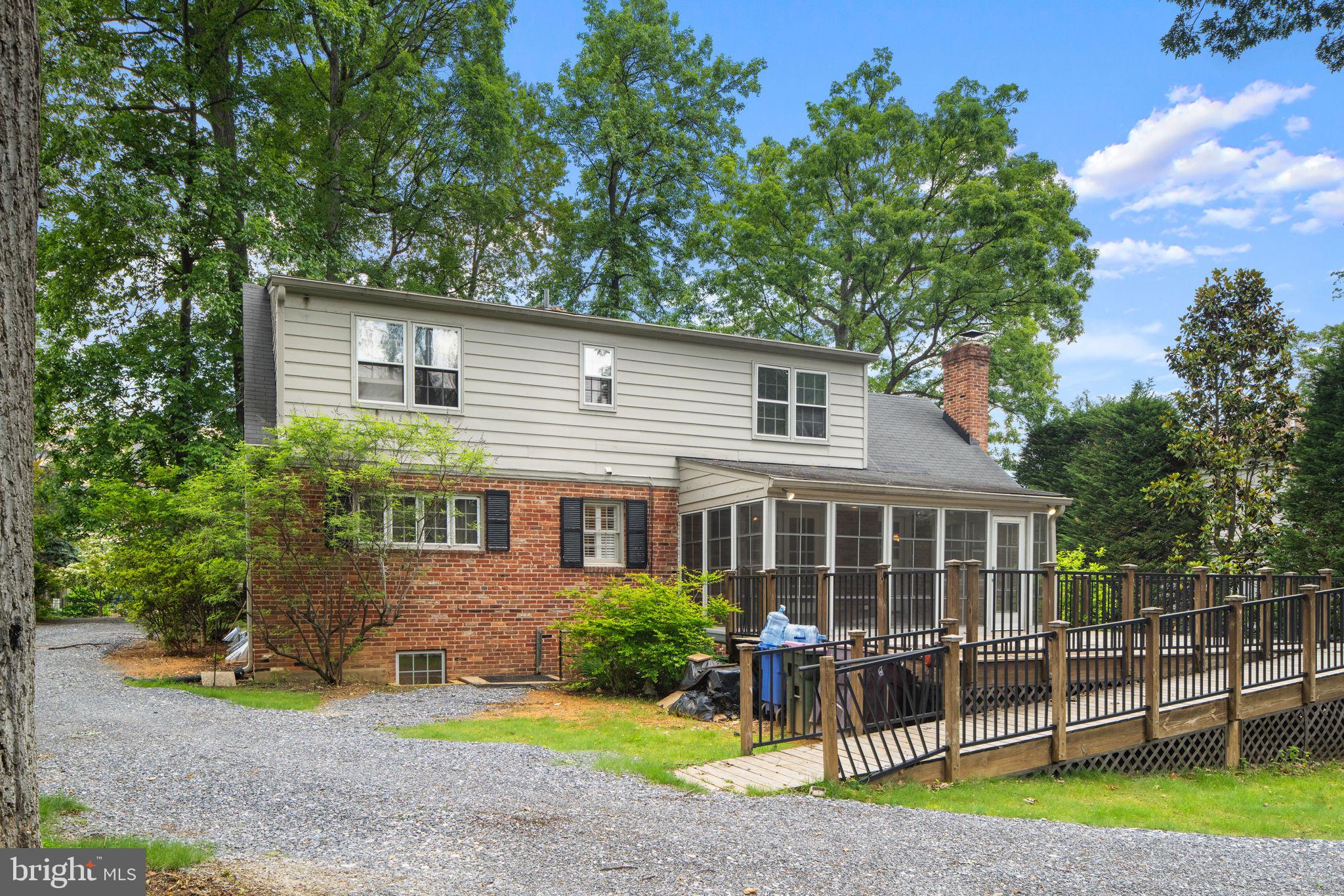 ROCKVILLE OUTSIDE - Land