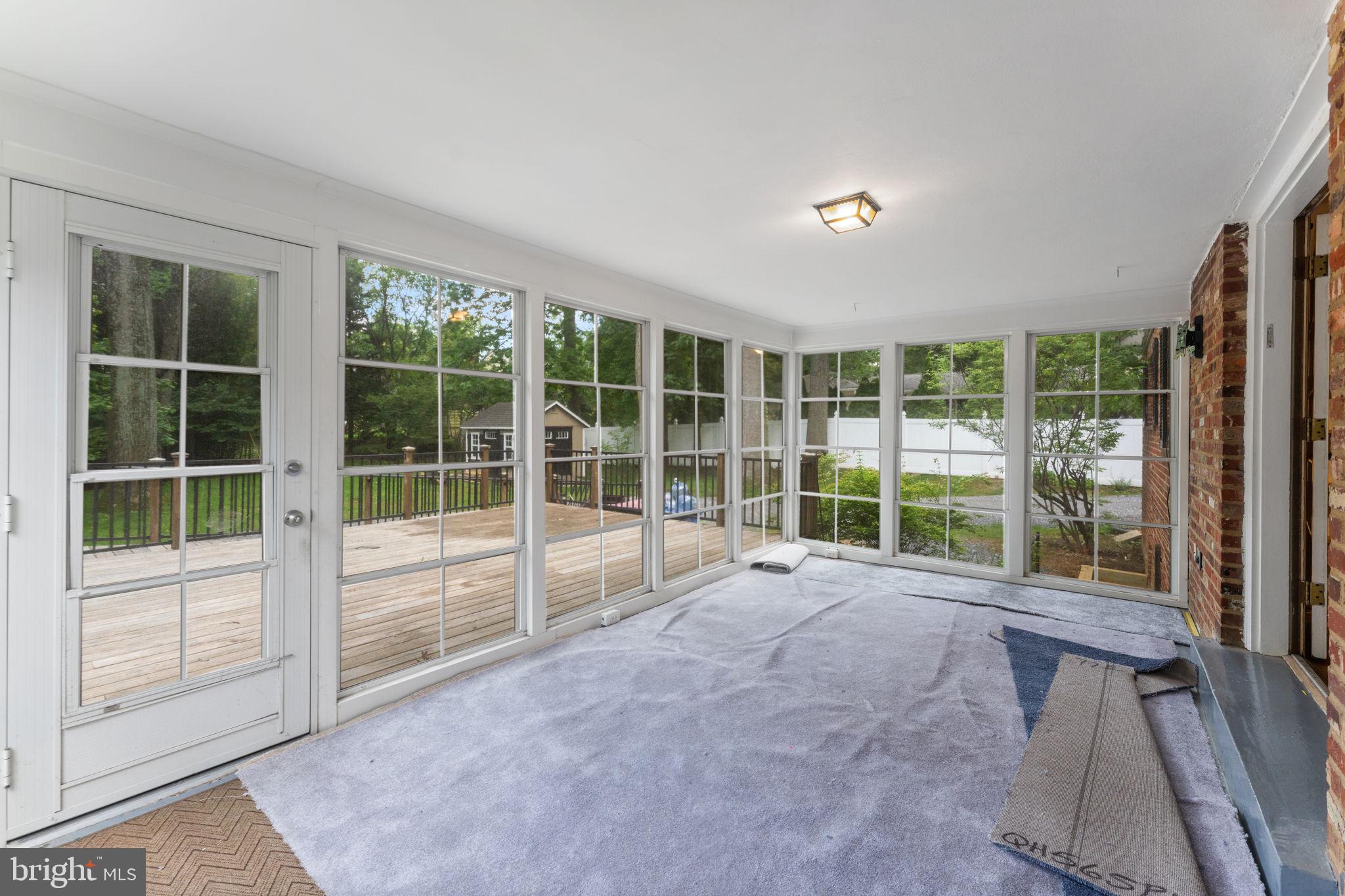 ROCKVILLE OUTSIDE - Land