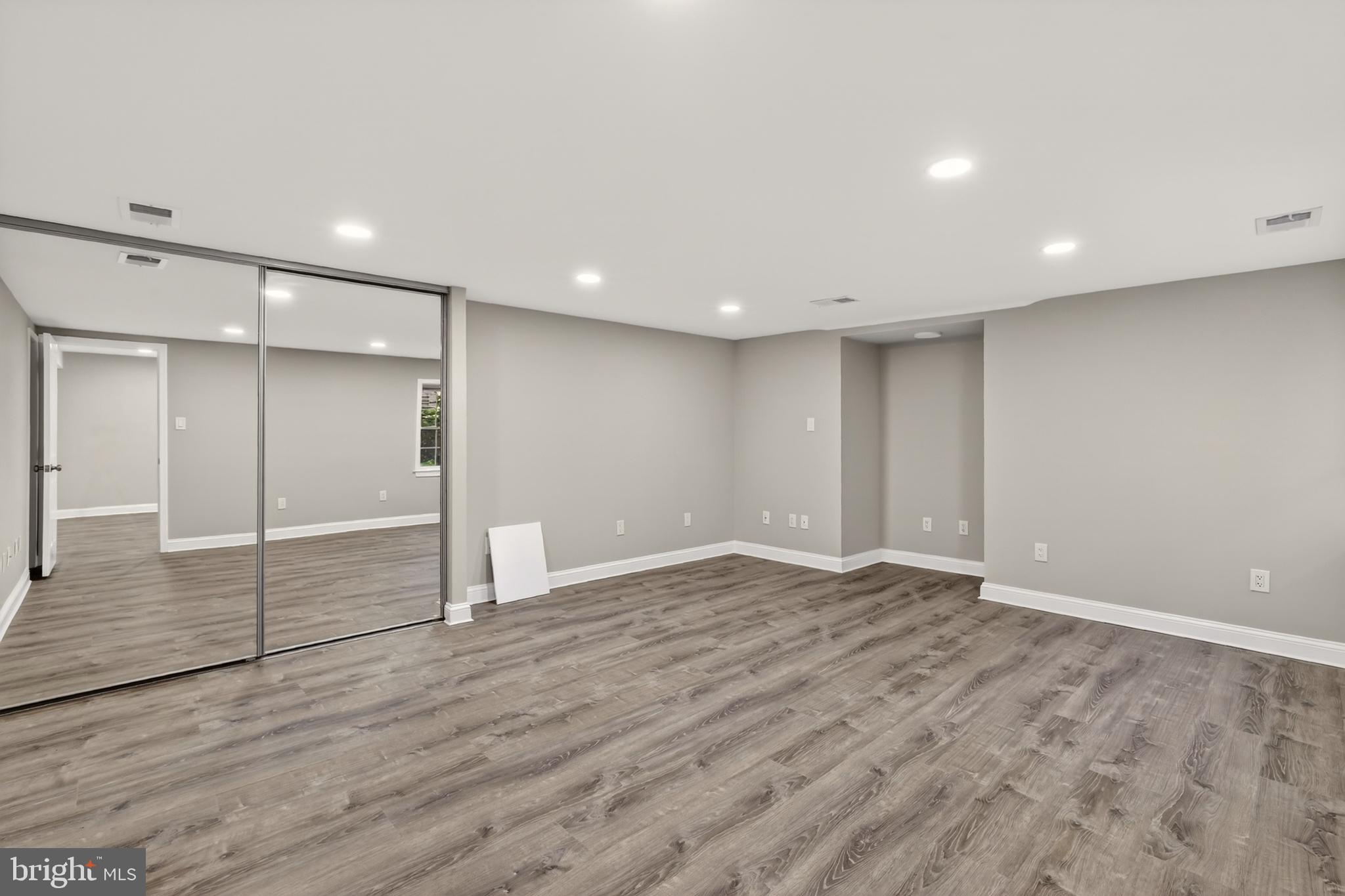 WASHINGTONIAN WOODS - Residential