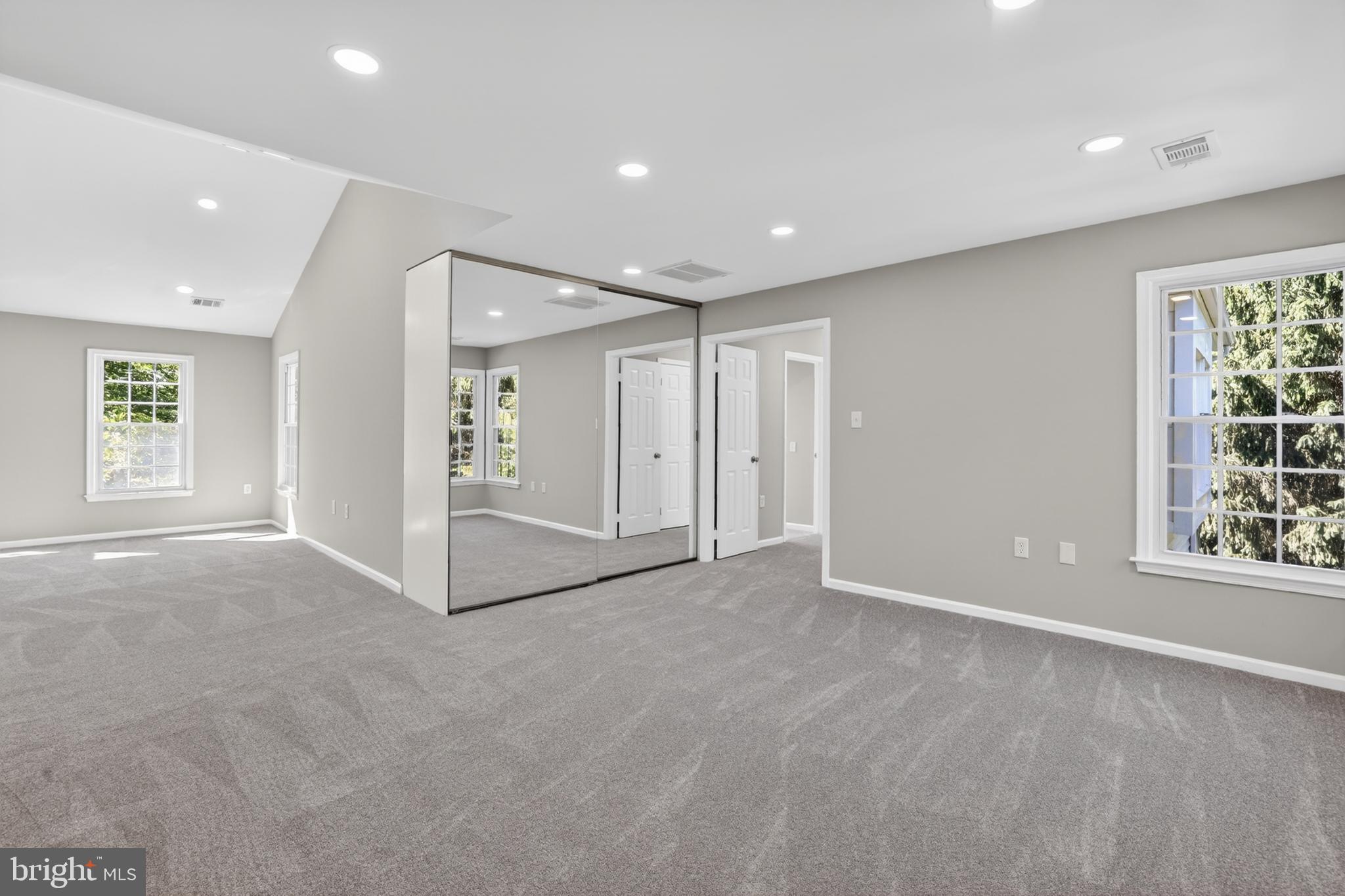 WASHINGTONIAN WOODS - Residential