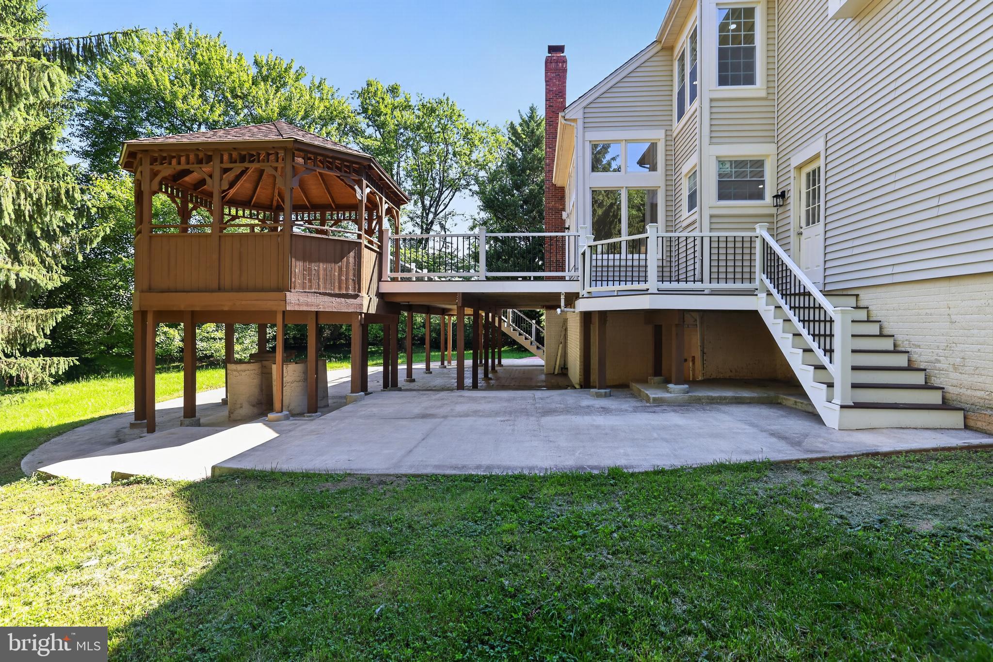 WASHINGTONIAN WOODS - Residential