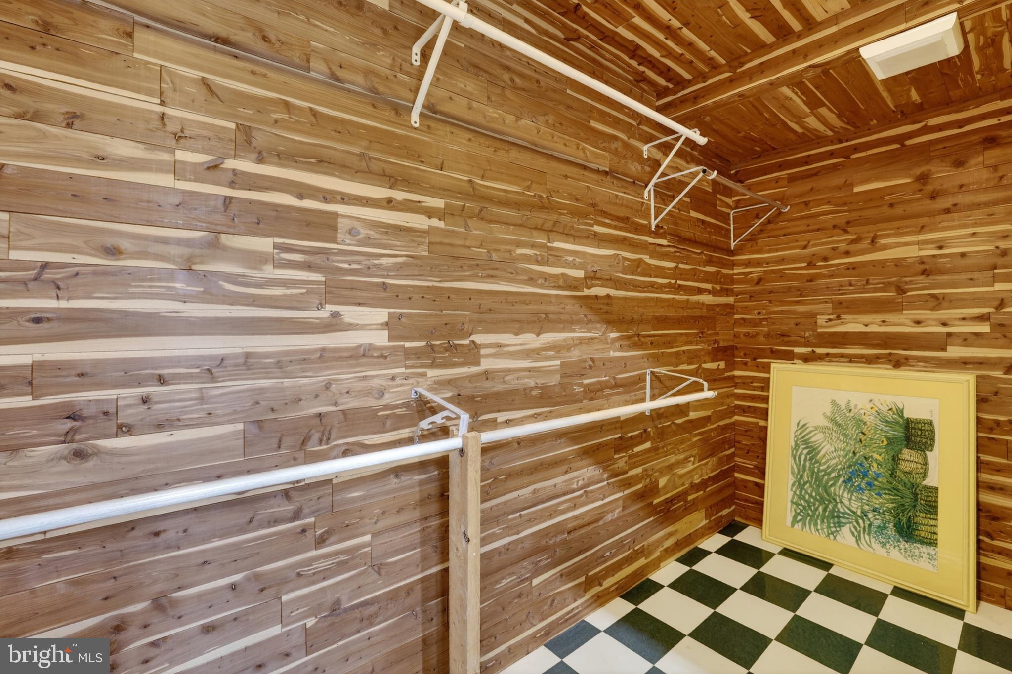 WASHINGTONIAN WOODS - Residential