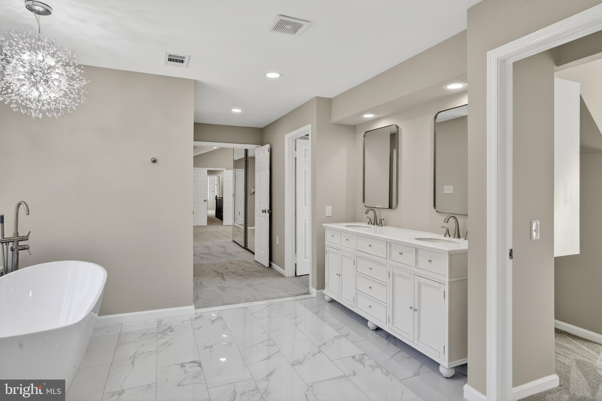 WASHINGTONIAN WOODS - Residential