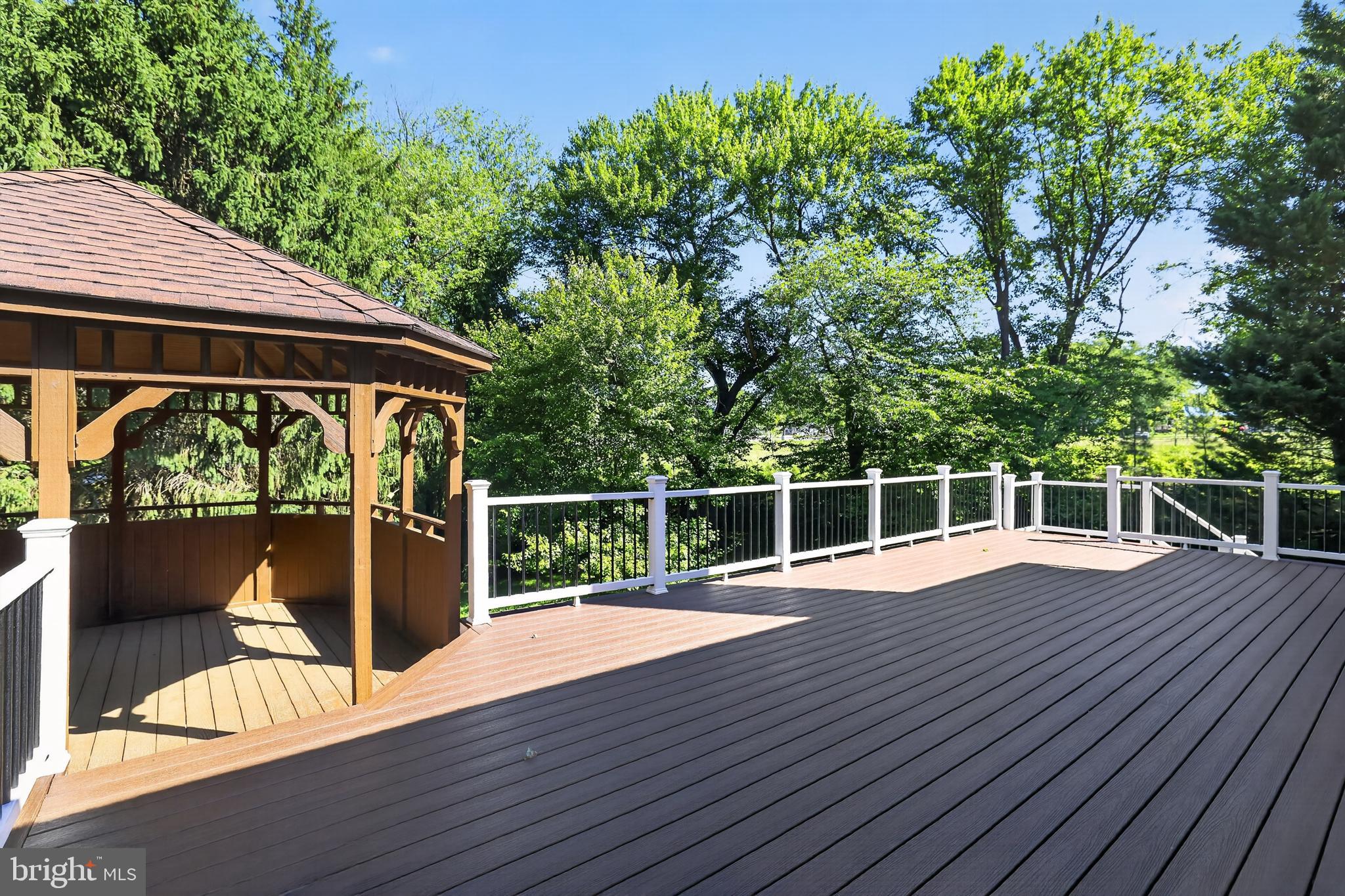 WASHINGTONIAN WOODS - Residential