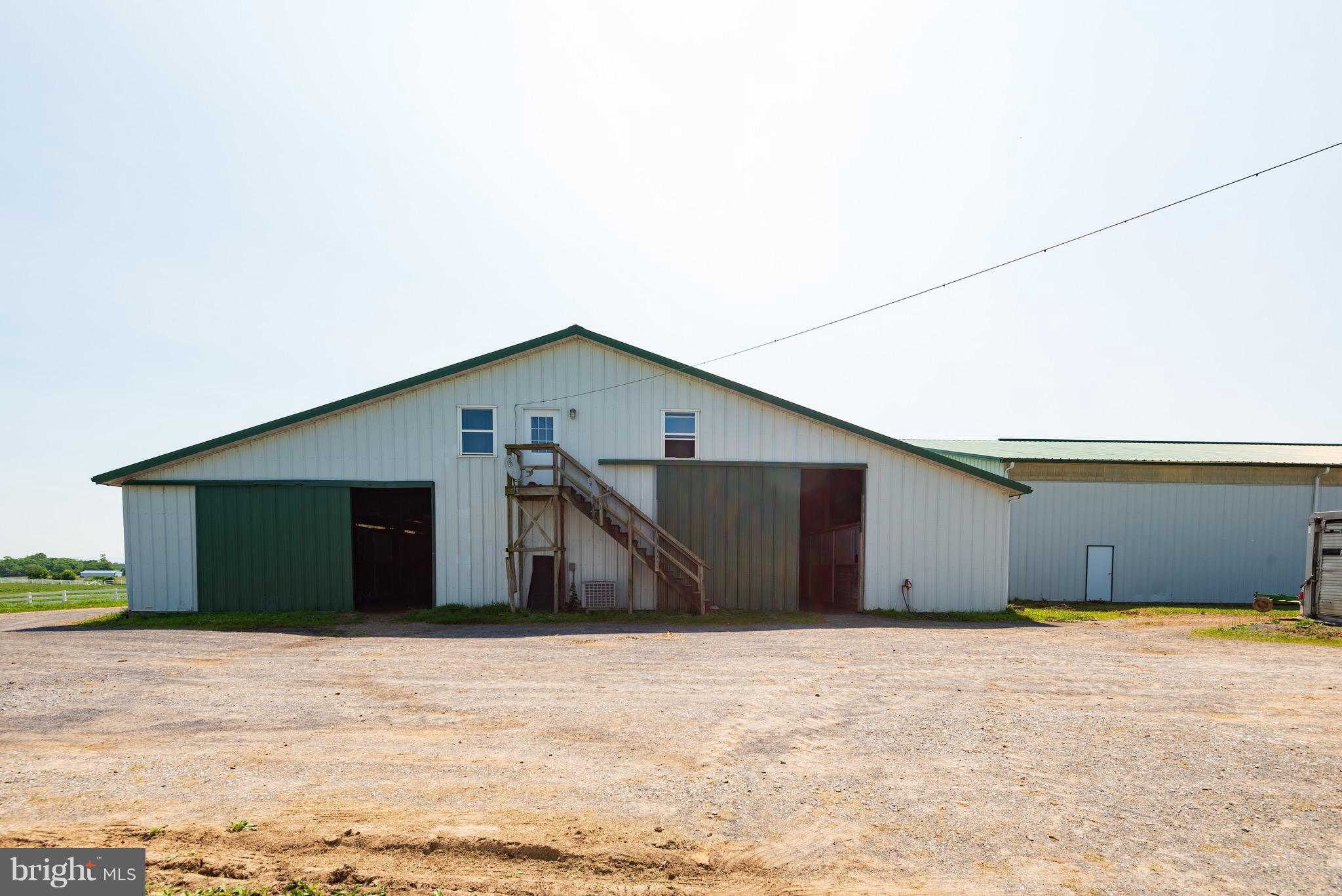 WHITE POST - Farm