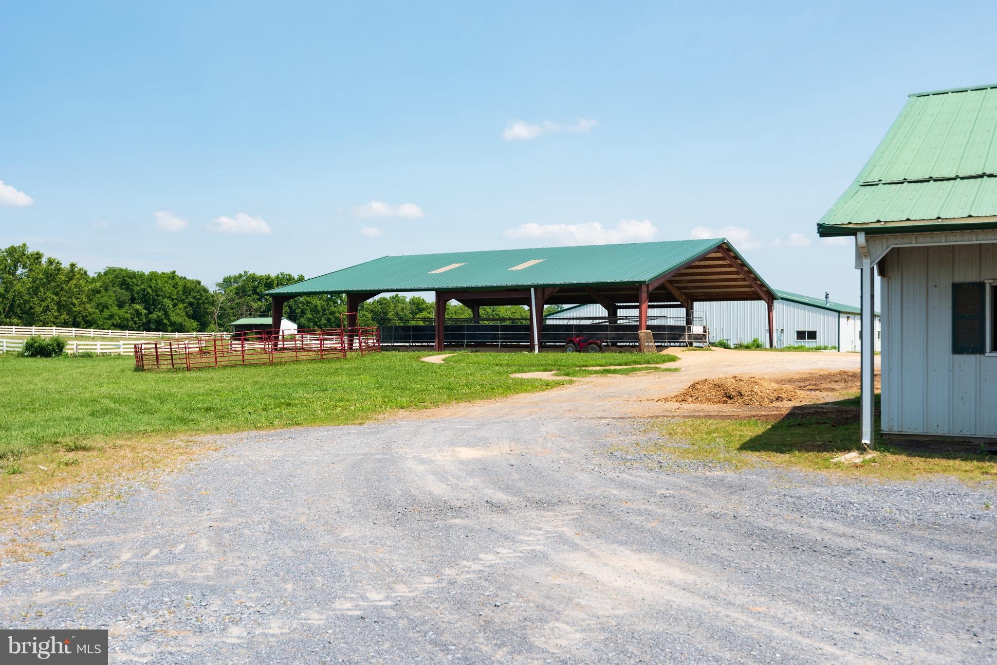 WHITE POST - Farm