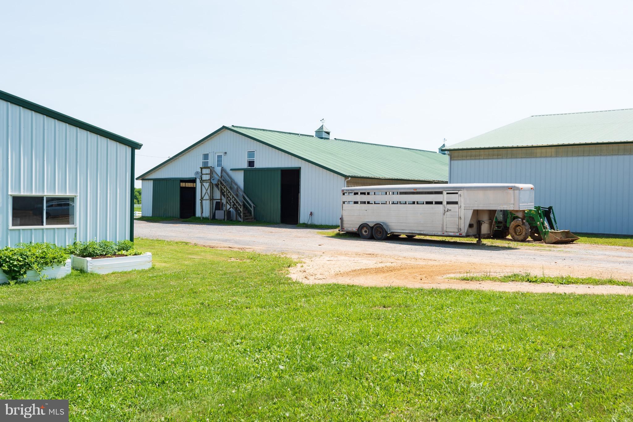 WHITE POST - Farm