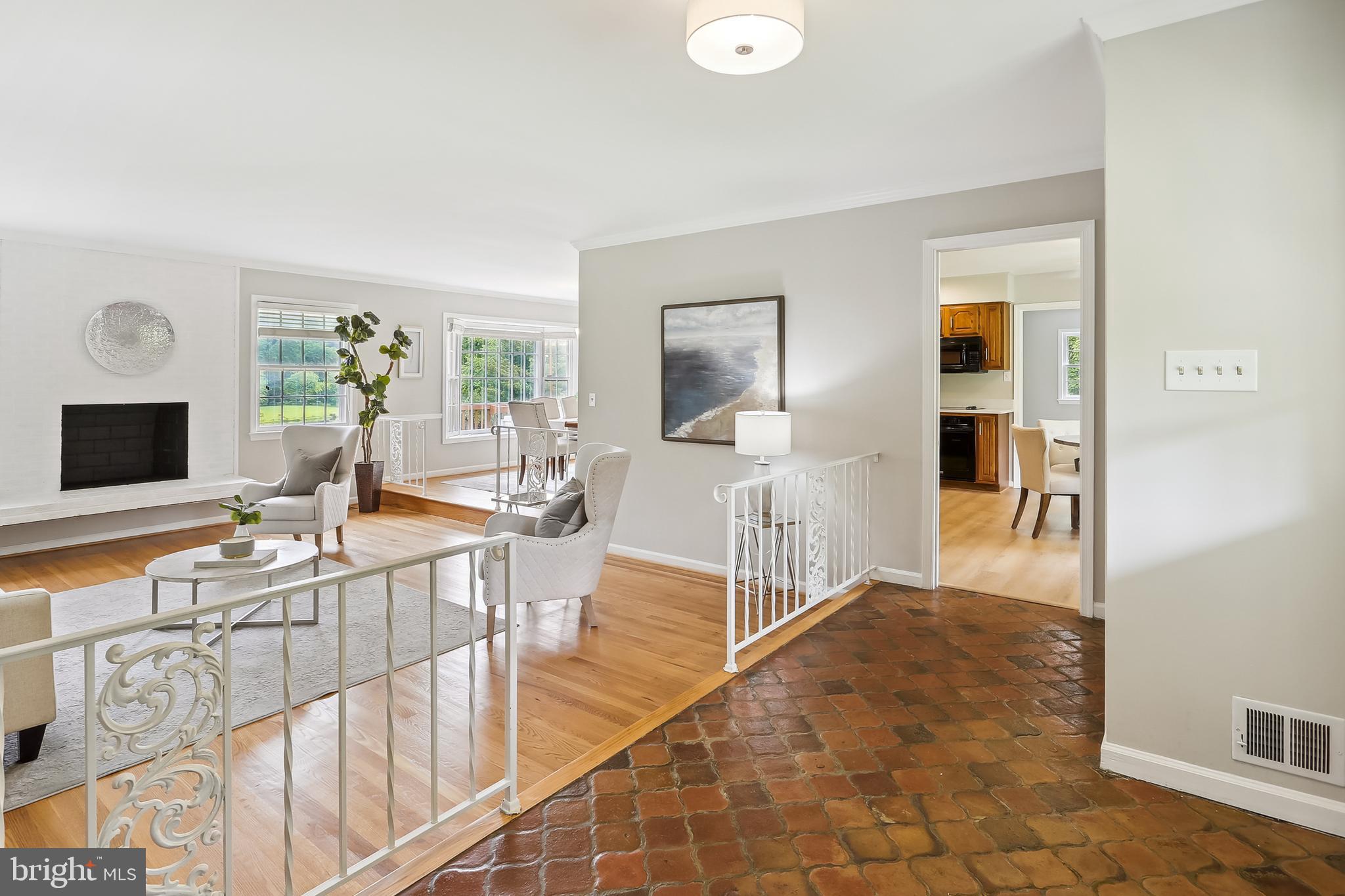 MONEYS CORNER - Residential