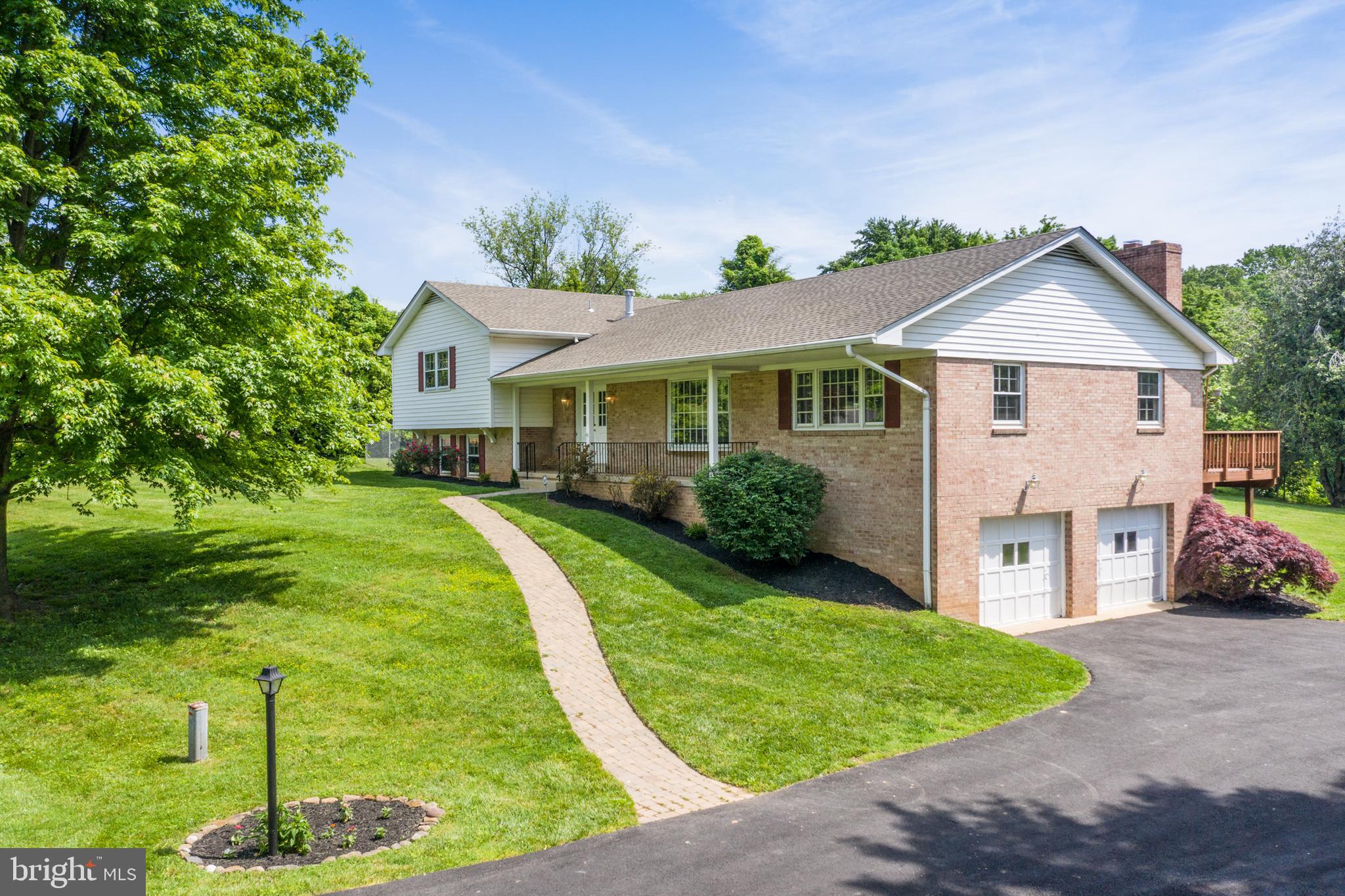 MONEYS CORNER - Residential