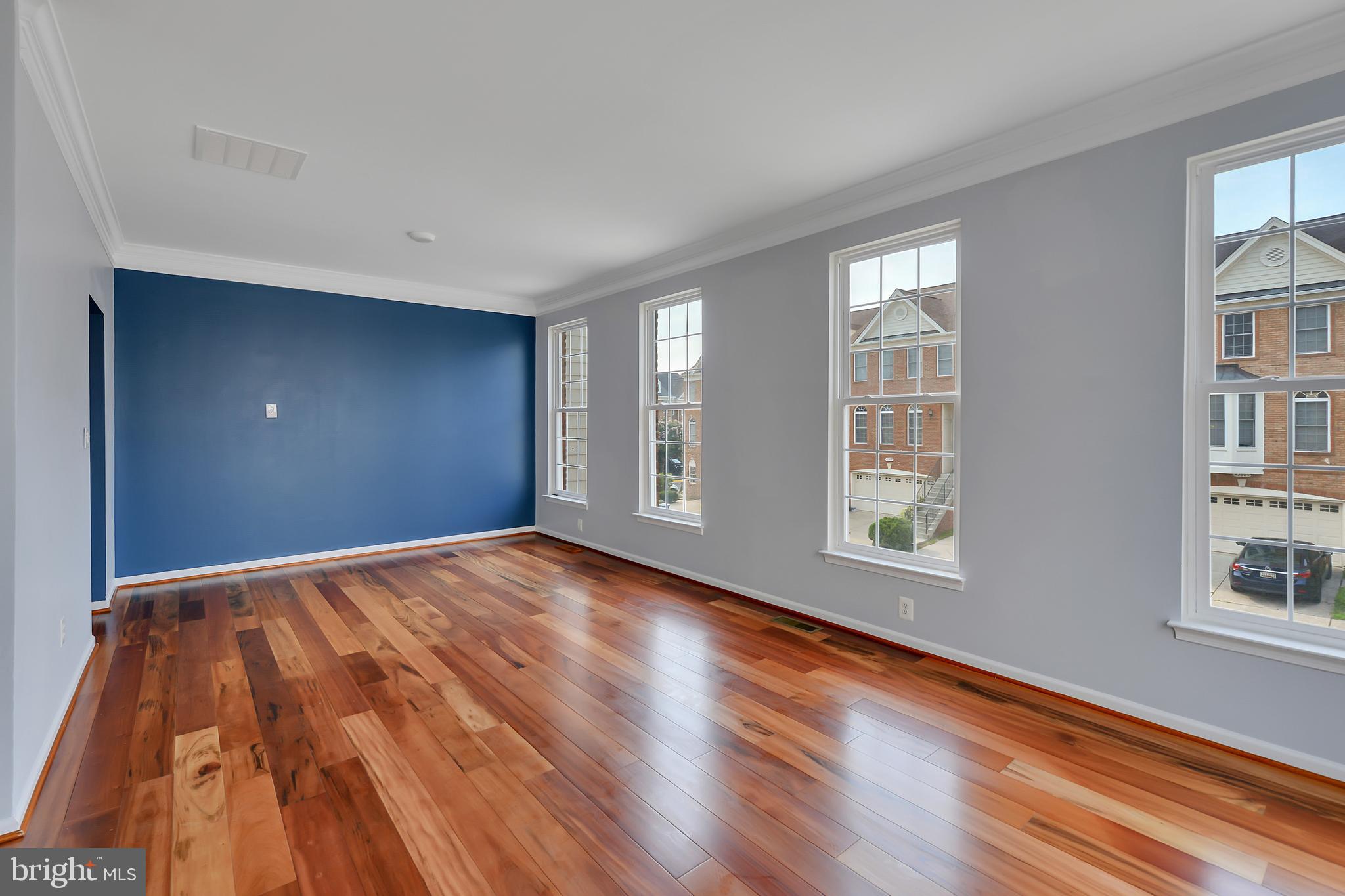 SOUTH RIDING - Residential
