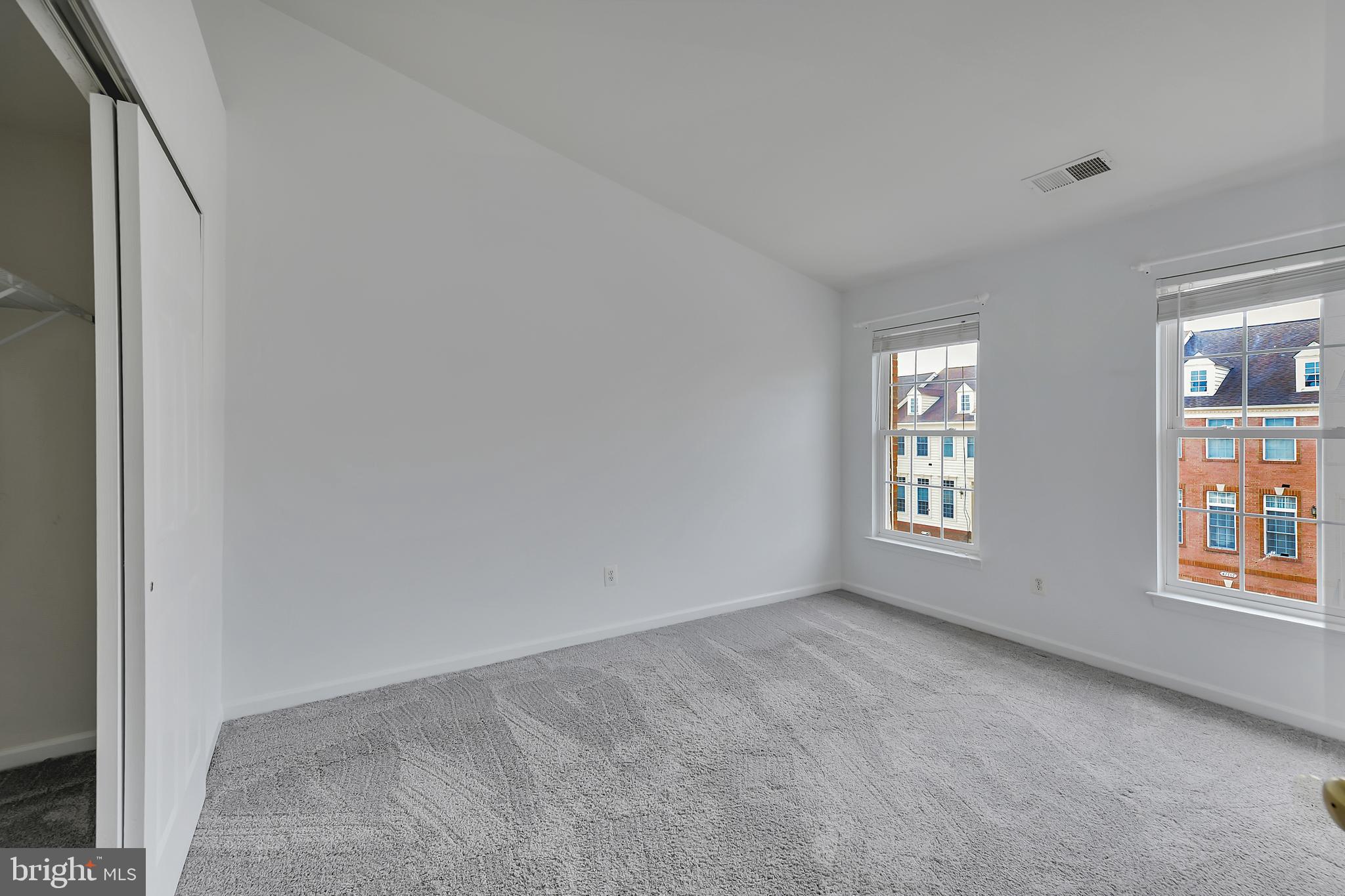 SOUTH RIDING - Residential