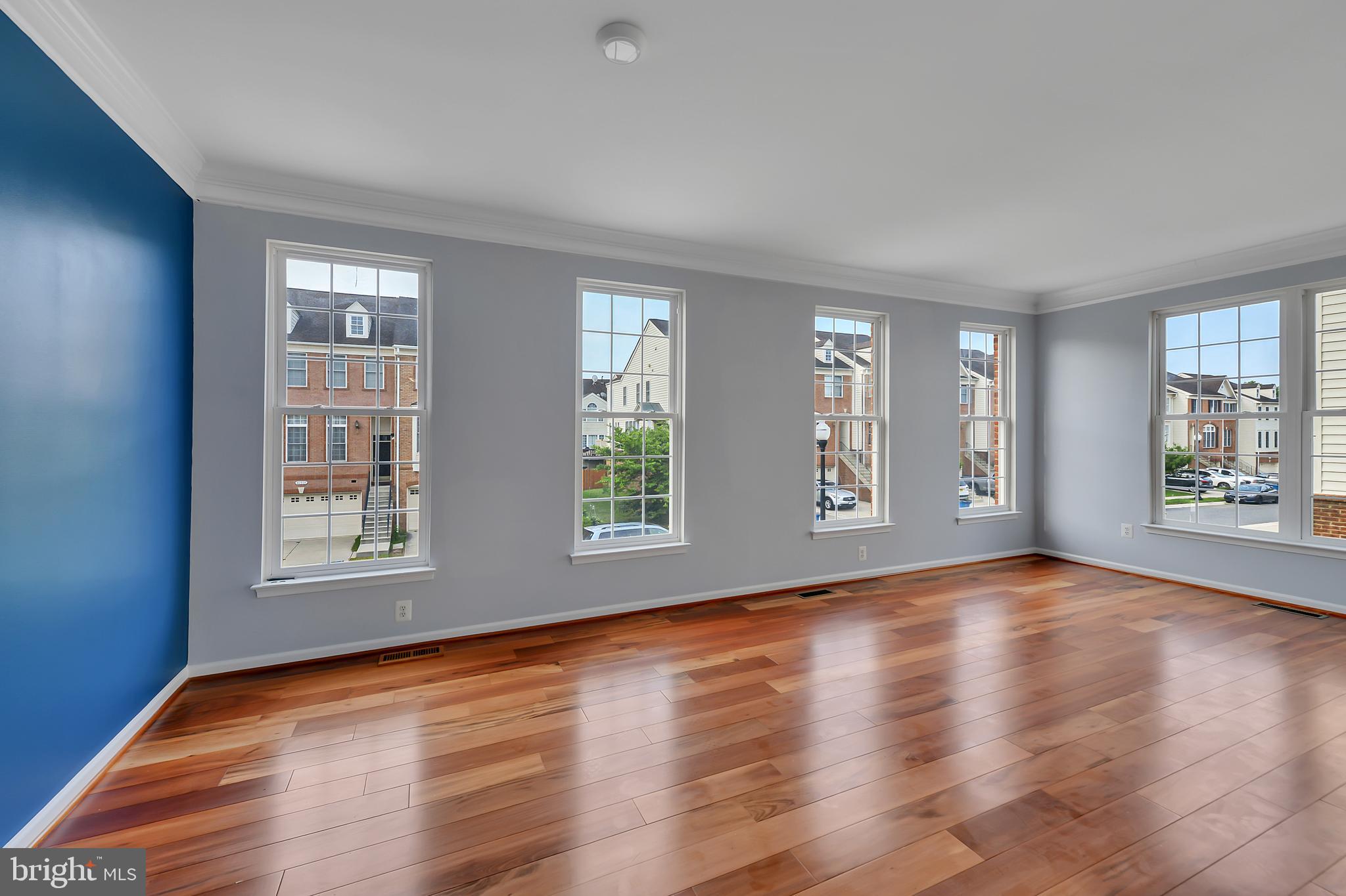SOUTH RIDING - Residential