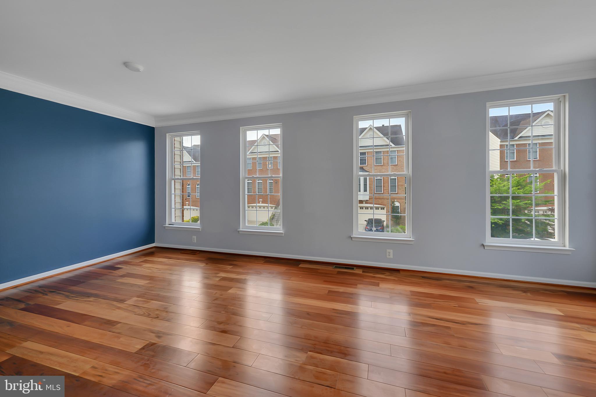 SOUTH RIDING - Residential