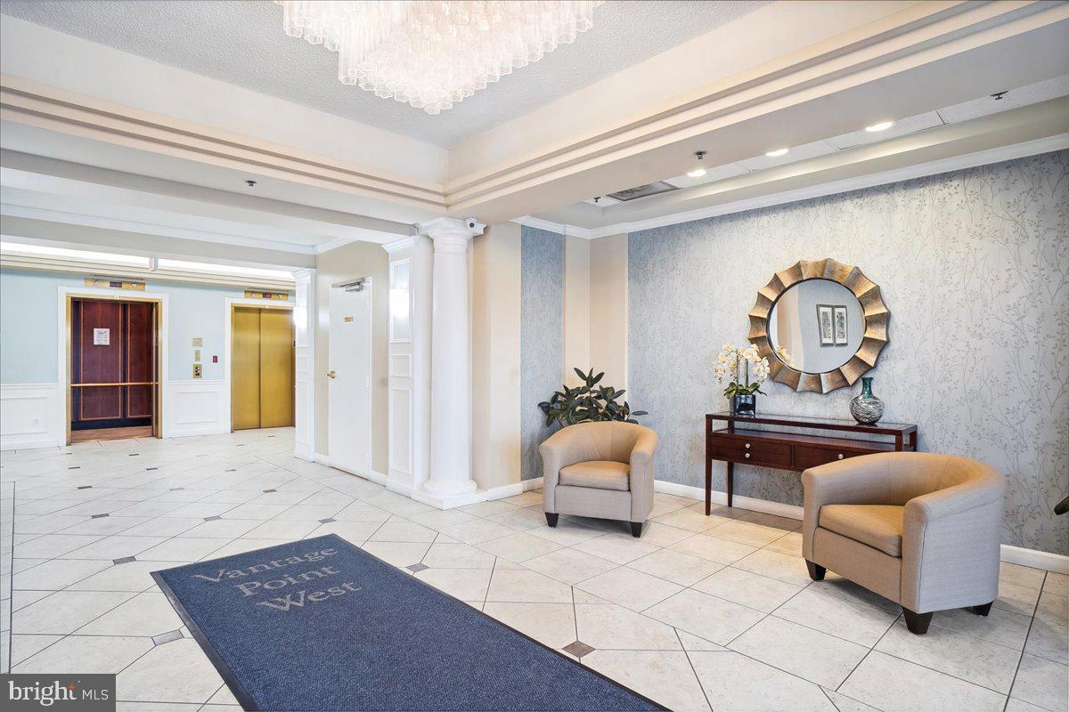 VANTAGE POINT WEST AT LW - Residential