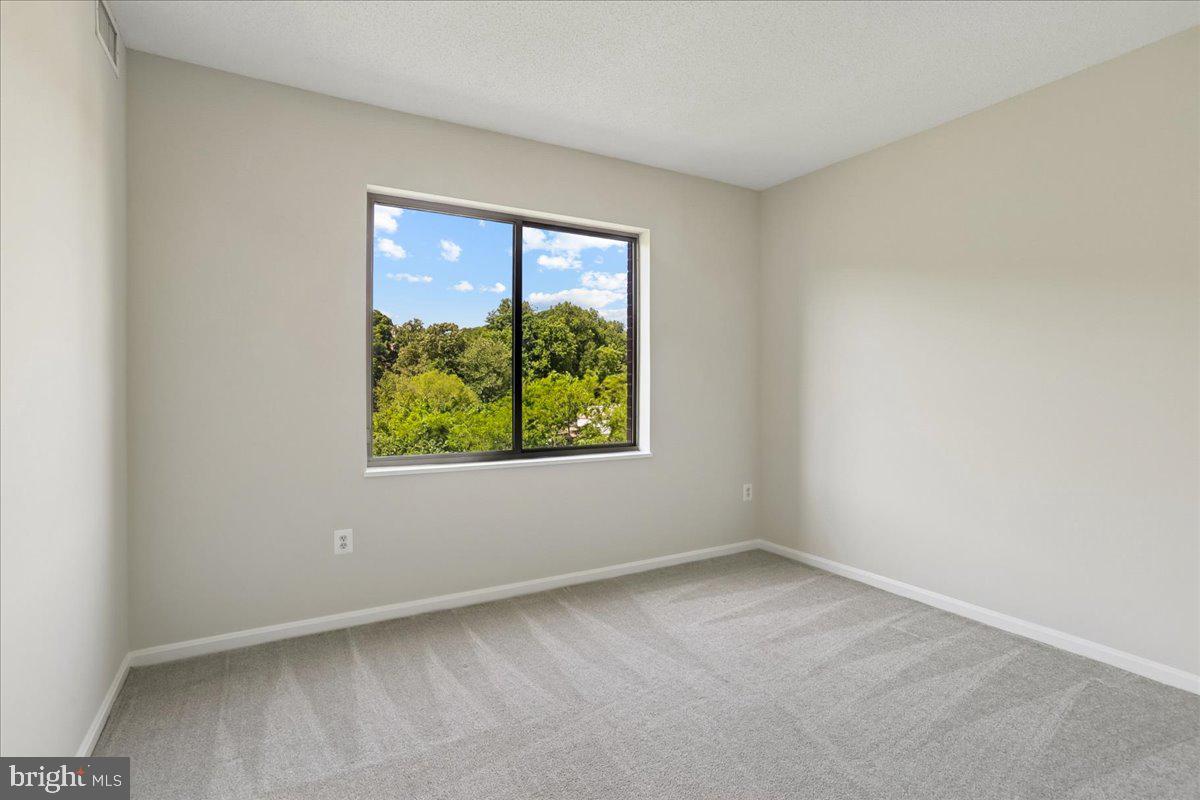VANTAGE POINT WEST AT LW - Residential