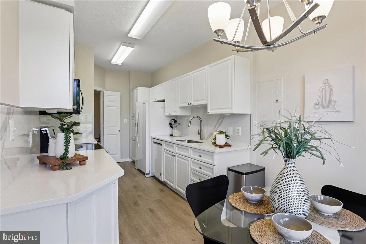 VANTAGE POINT WEST AT LW - Residential