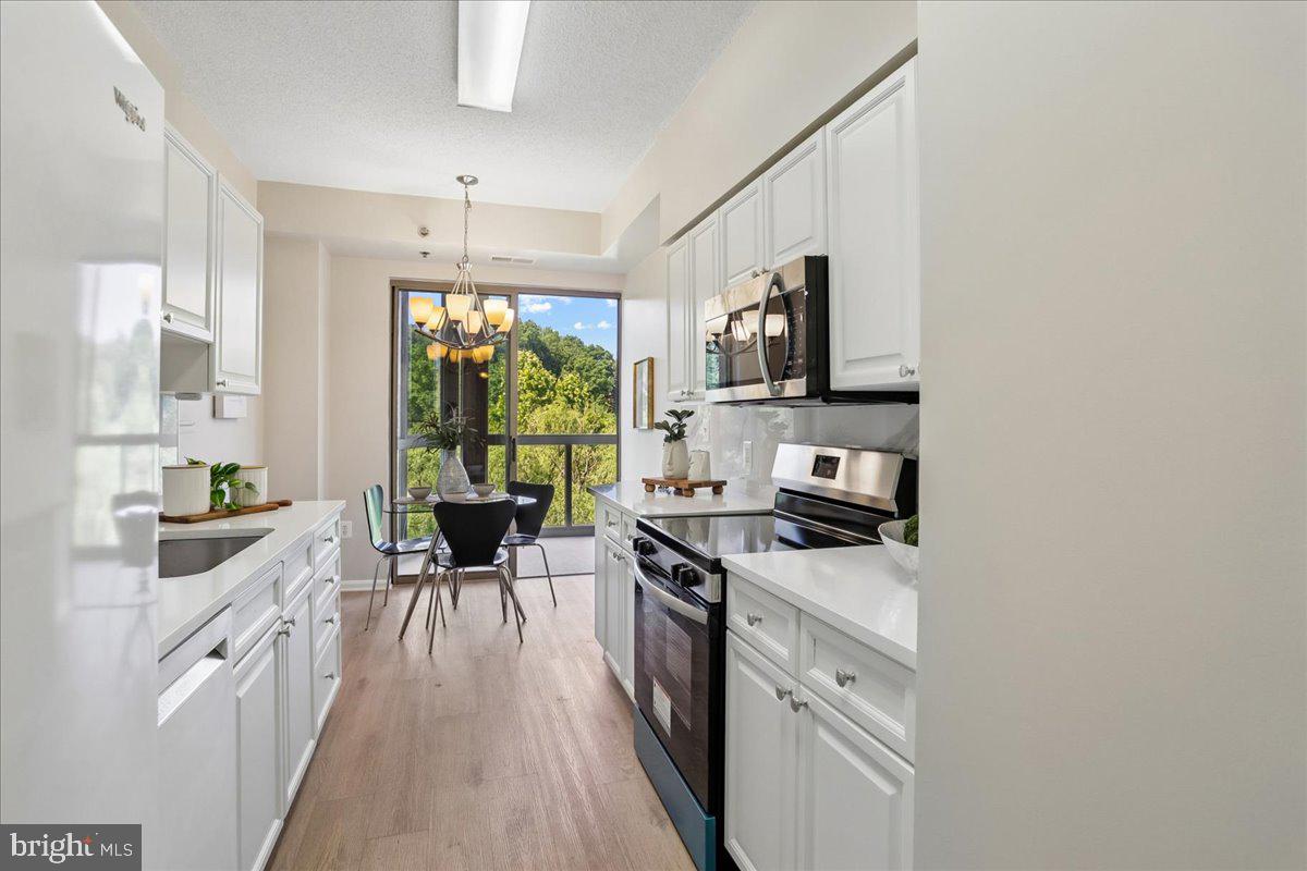 VANTAGE POINT WEST AT LW - Residential