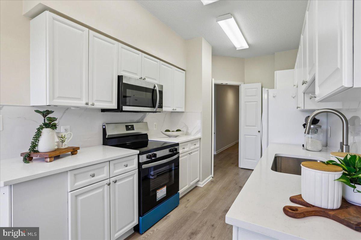 VANTAGE POINT WEST AT LW - Residential