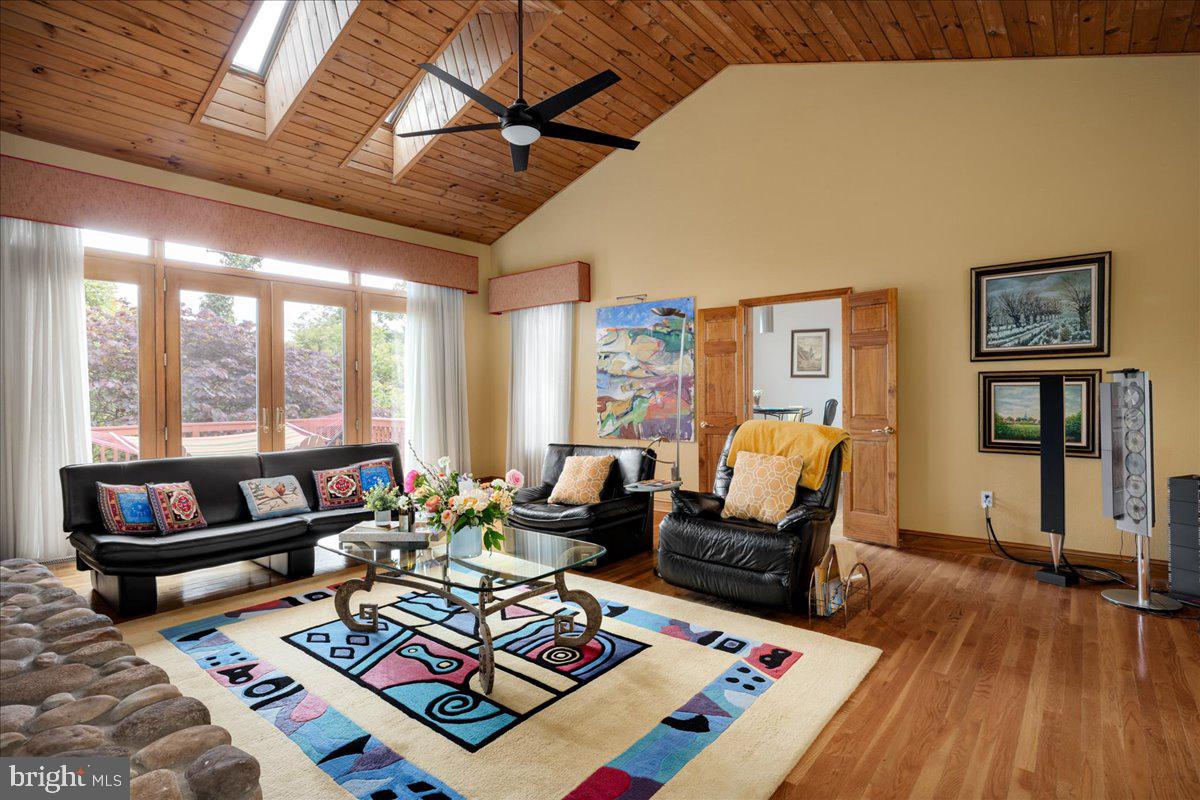 CREST RIVER FARMS - Residential