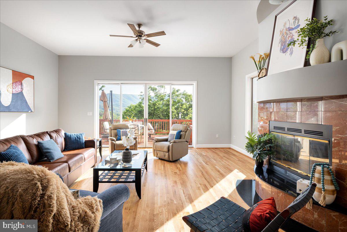 CREST RIVER FARMS - Residential