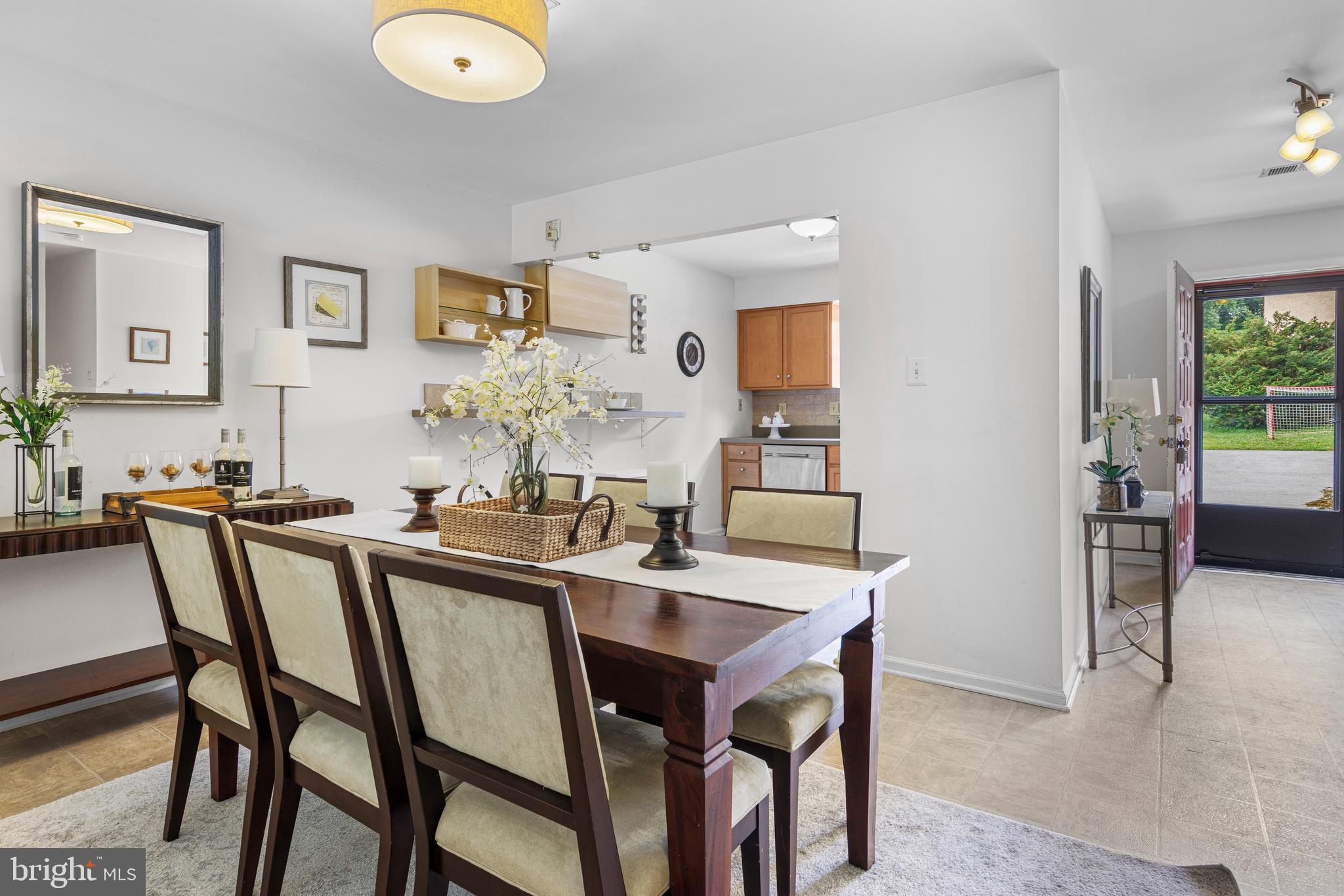 DEVON SQUARE - Residential