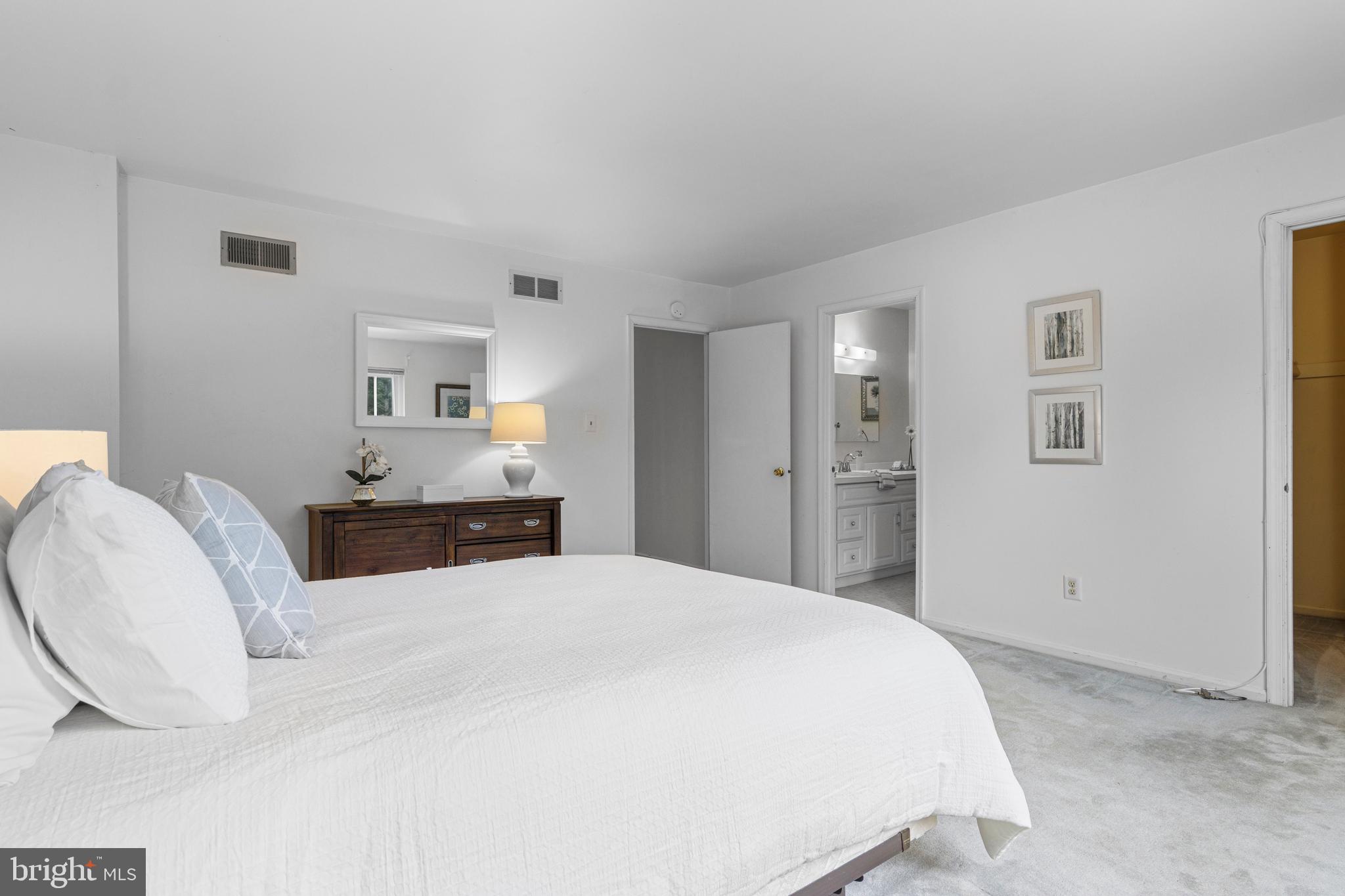 DEVON SQUARE - Residential