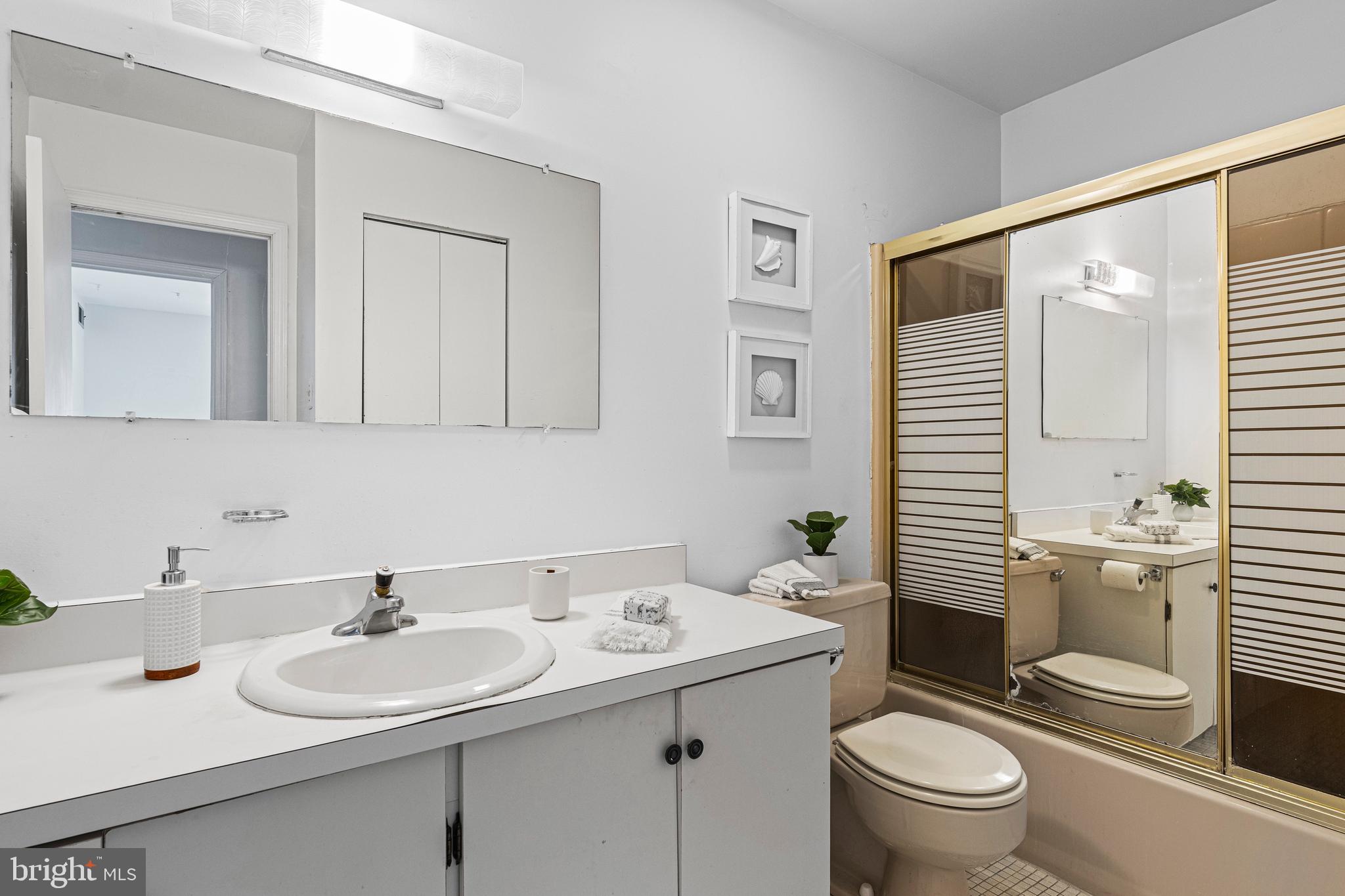 DEVON SQUARE - Residential