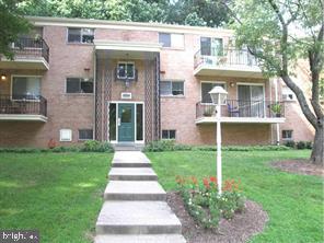 GREAT LISTING !  BALCONY OVERLOOKING GRASSY COURTYARD. BEAUTIFUL NEW FULLY RENOVATED BATHROOM !  RECENTLY RENOVATED KITCHEN WITH 42" CABINETS, STAINLESS AND BLACK APPLIANCES. GRANITE COUNTERS.  CUL DE SAC SETTING.