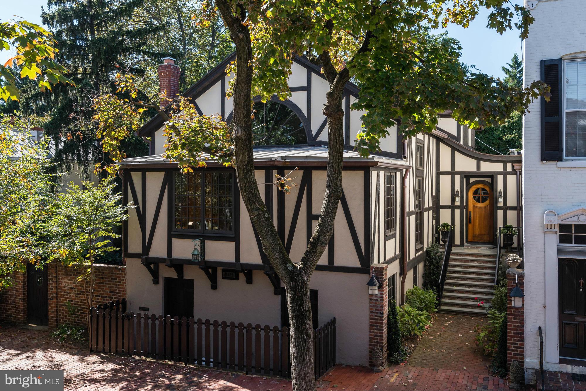 Historic large Home, Large lot in Georgetown! Total renovation in 2012. Four Bed/3.5 BA PLUS nanny suite w/separate entrance. Rare to find a large G'town home completely renovated. Ideal for entertaining, garden entertaining, and comfortable family living. One of few Georgetown homes with large garden The garden wall provides privacy and security. 1 separately deeded garage.