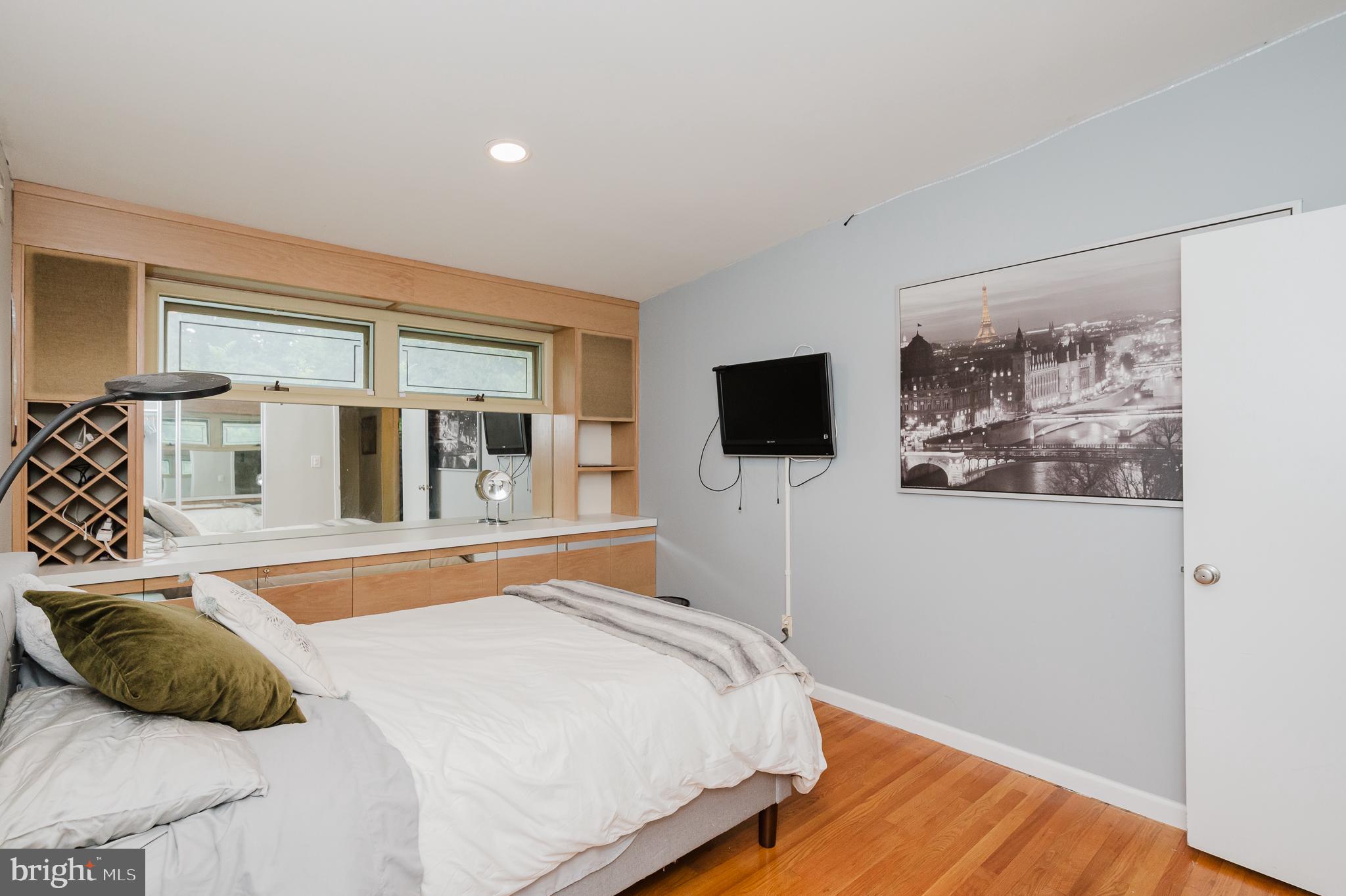 MIDFIELD - Residential