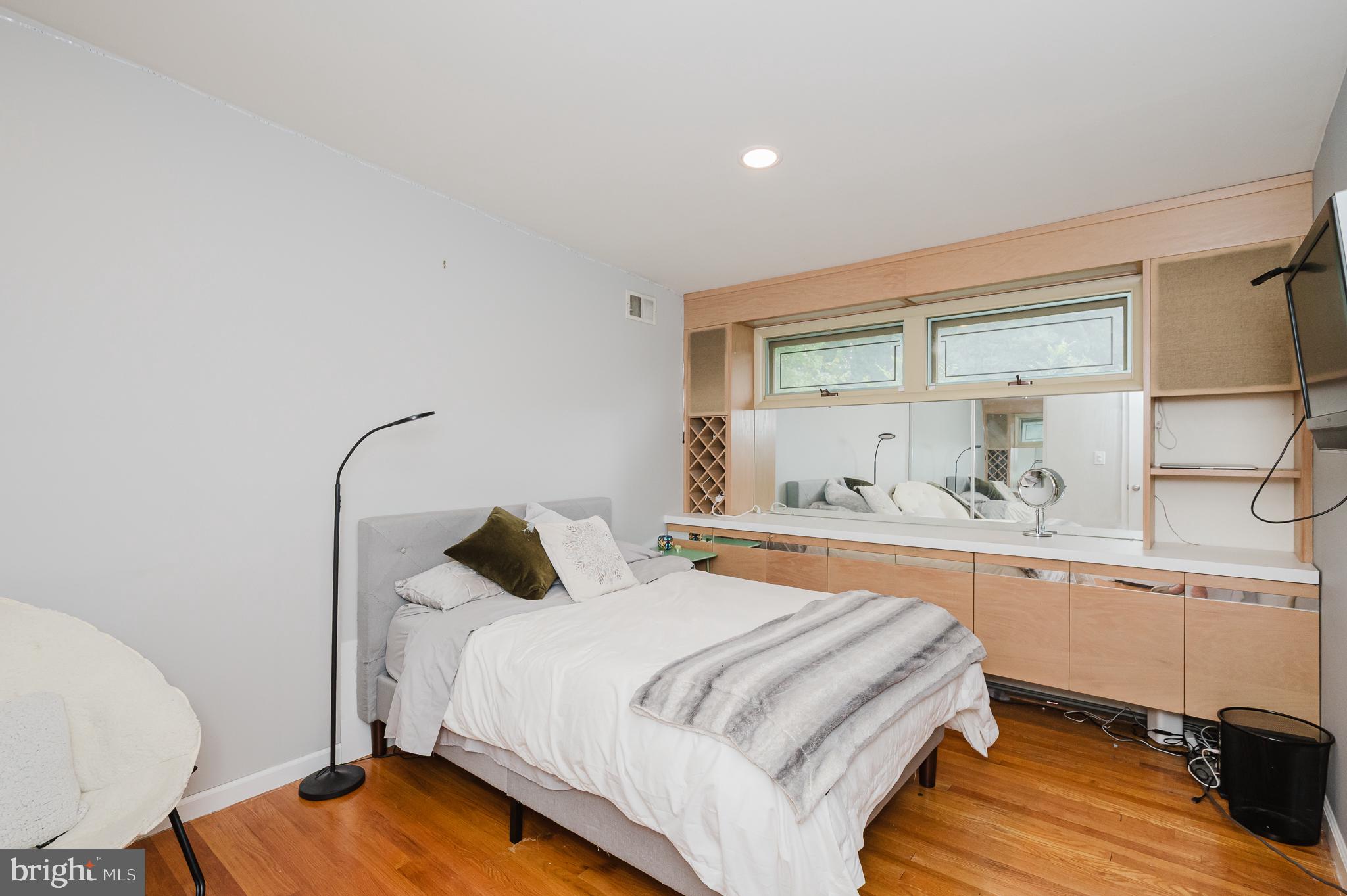 MIDFIELD - Residential