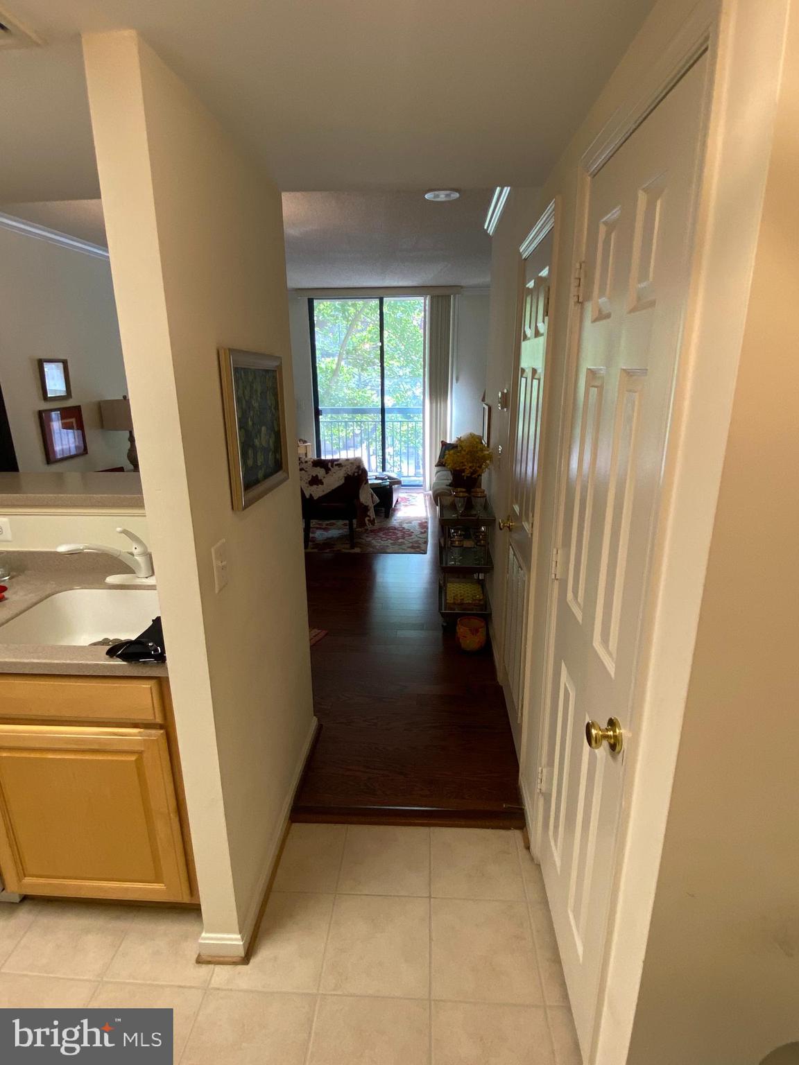 LEXINGTON SQUARE - Residential Lease