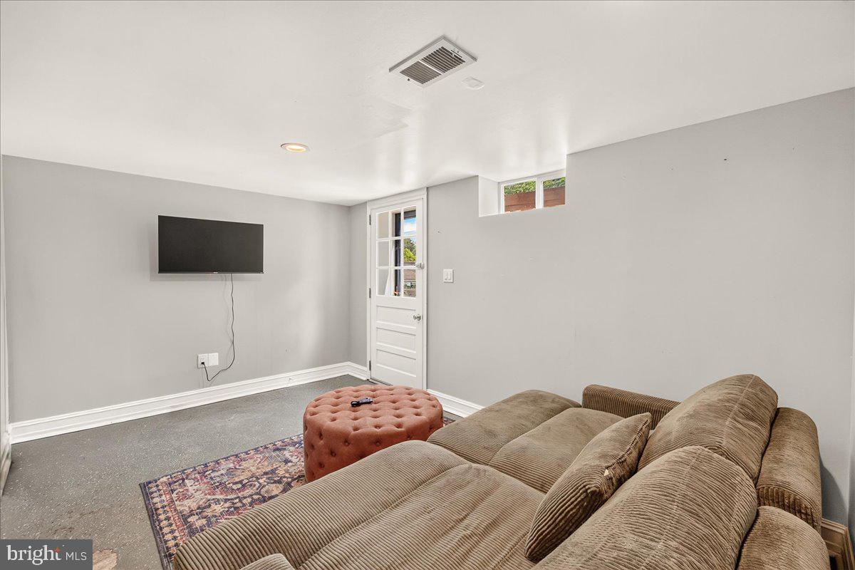 JEFFERSON BLVD - Residential