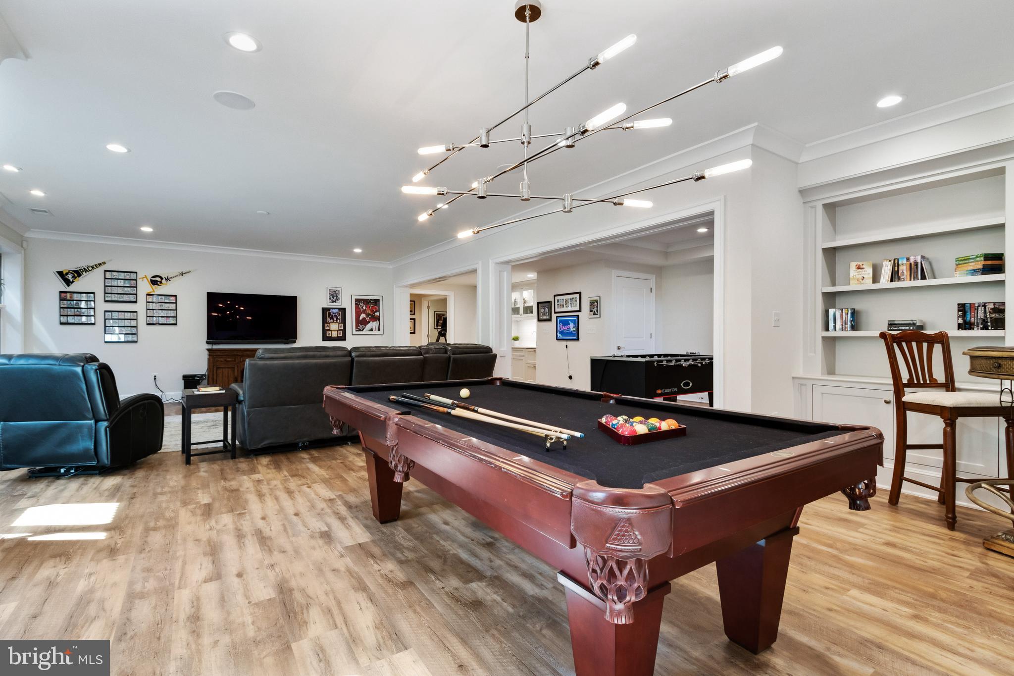 LANGLEY MANOR - Residential