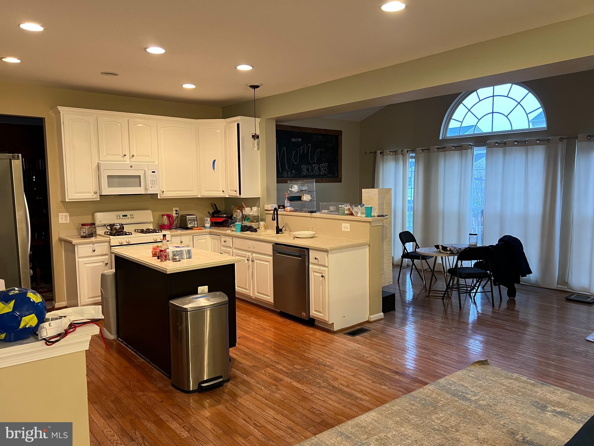 LEE'S PARKE - Residential Lease