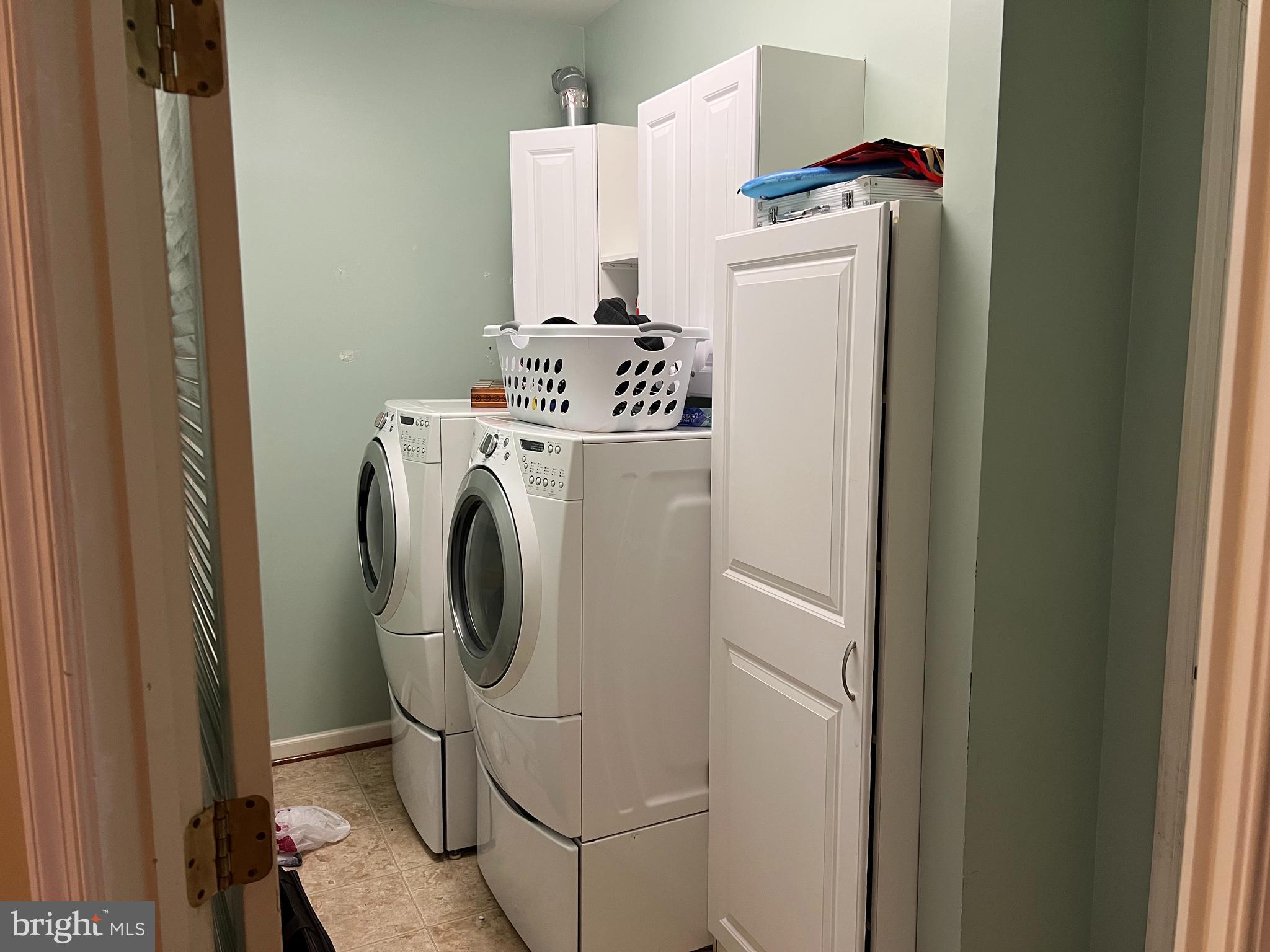 LEE'S PARKE - Residential Lease