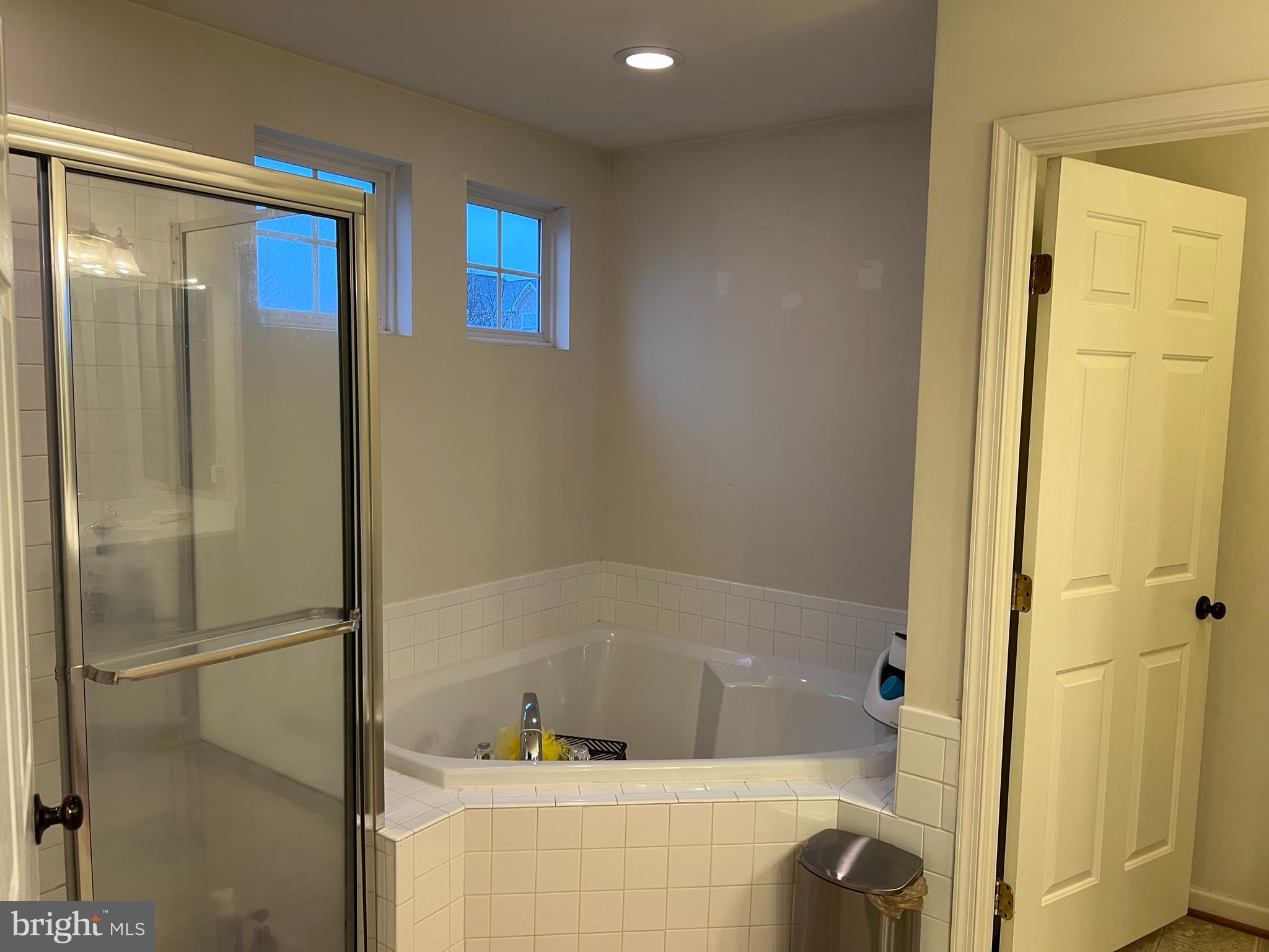 LEE'S PARKE - Residential Lease