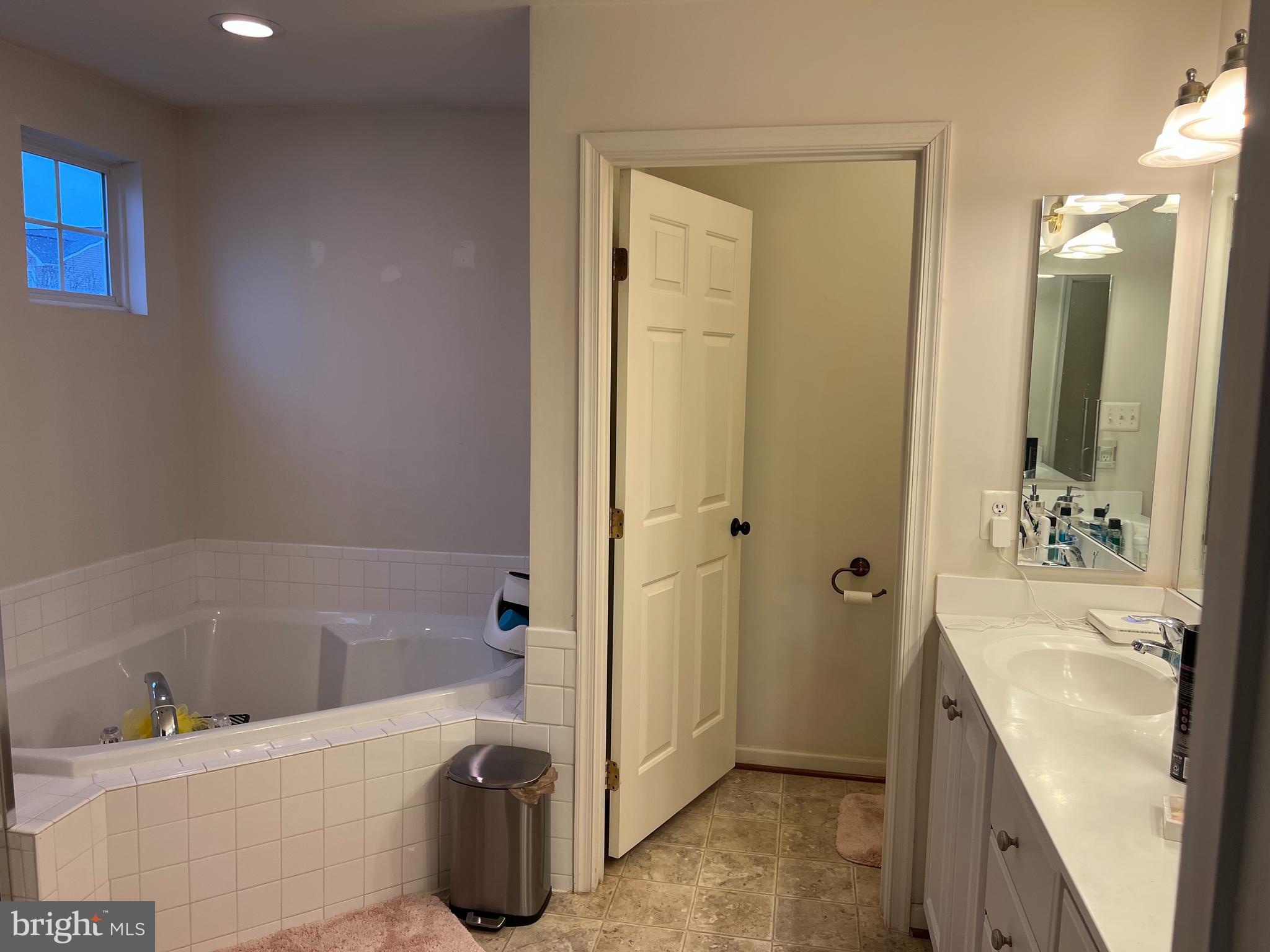 LEE'S PARKE - Residential Lease