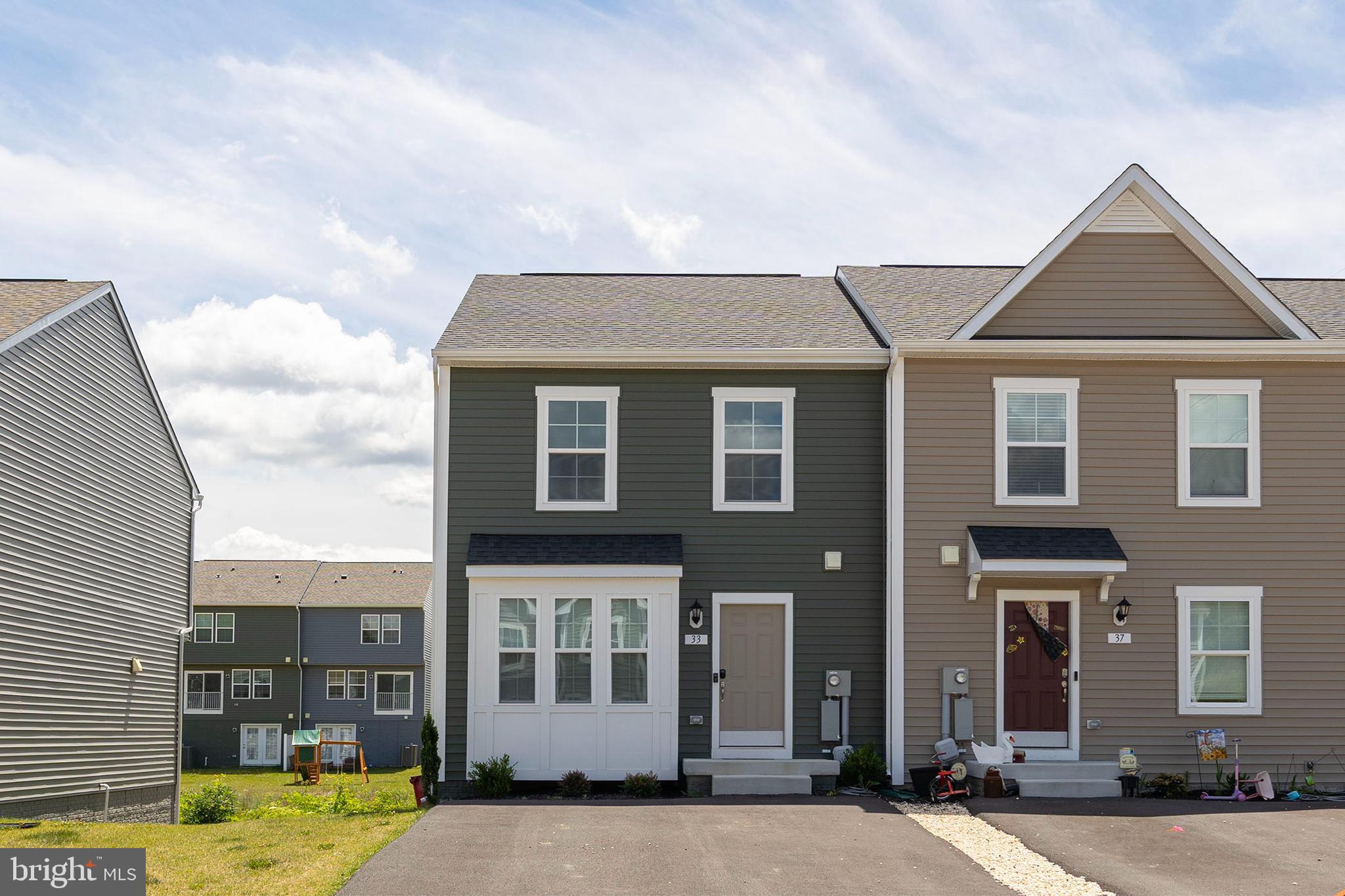 WHISPERING PINES - Residential